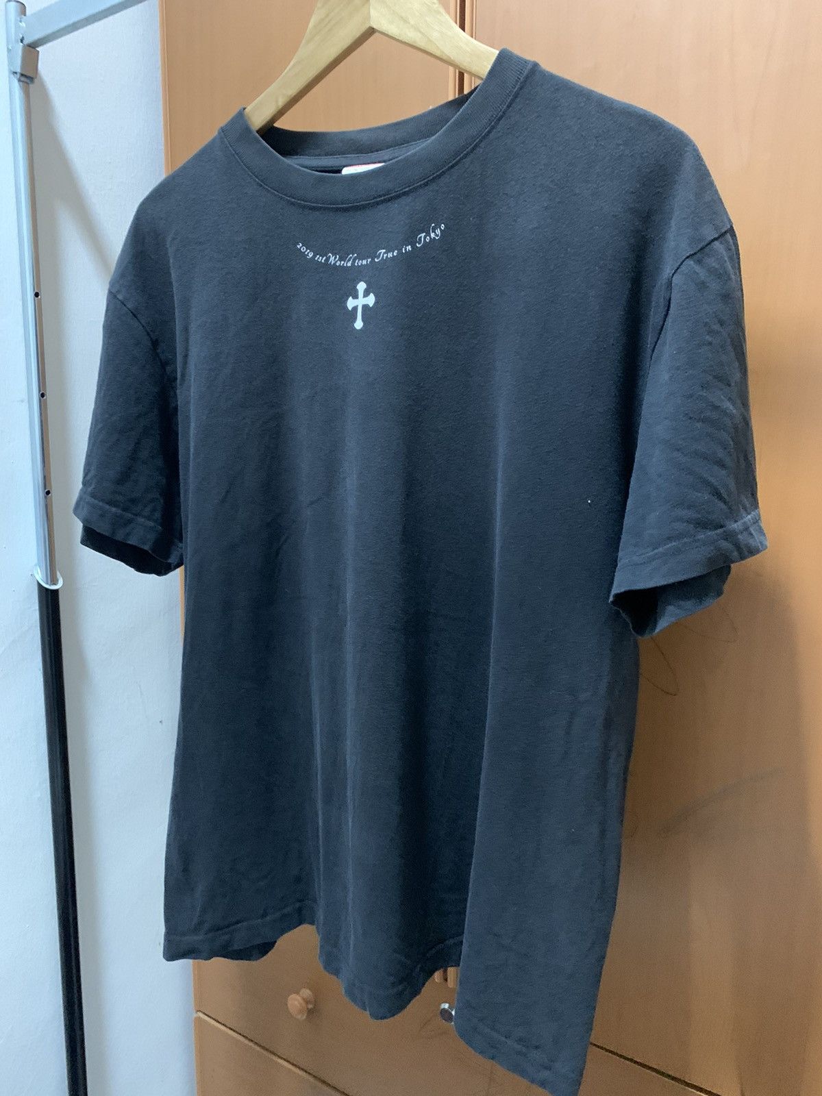Band Tees 2019 World Tour True In Tokyo Large Tee Size US L / EU 52-54 / 3 - 5 Thumbnail