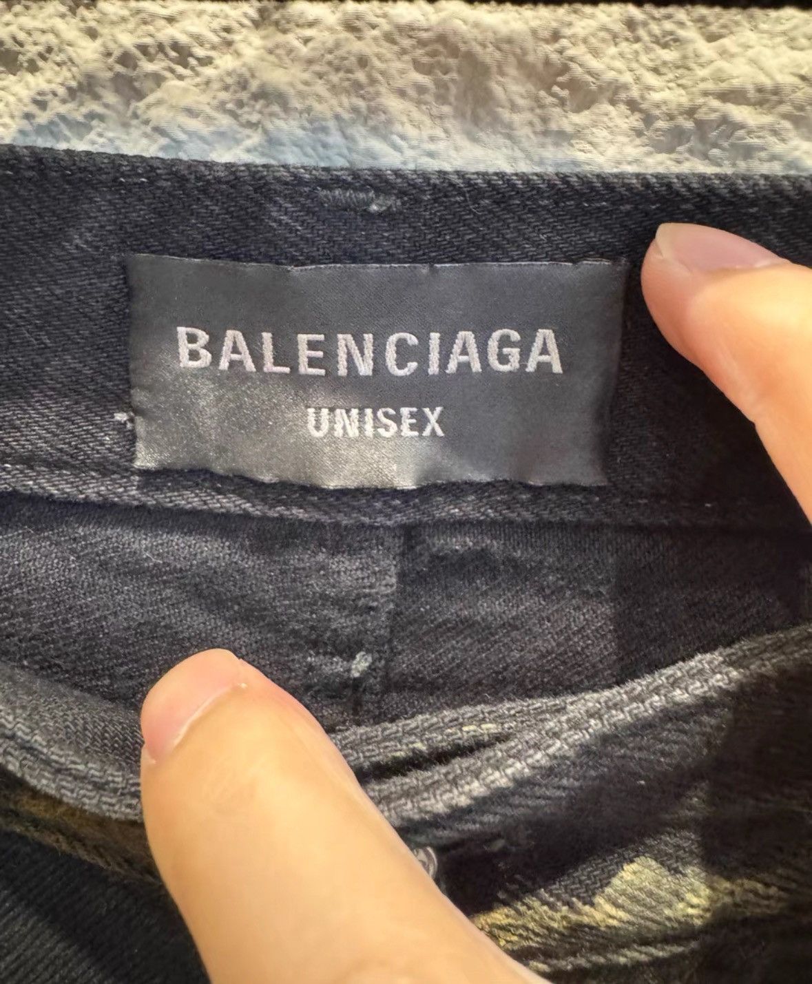 Balenciaga Balenciaga Runway Distressed Worn-In Jeans Size US 32 / EU 48 - 2 Thumbnail