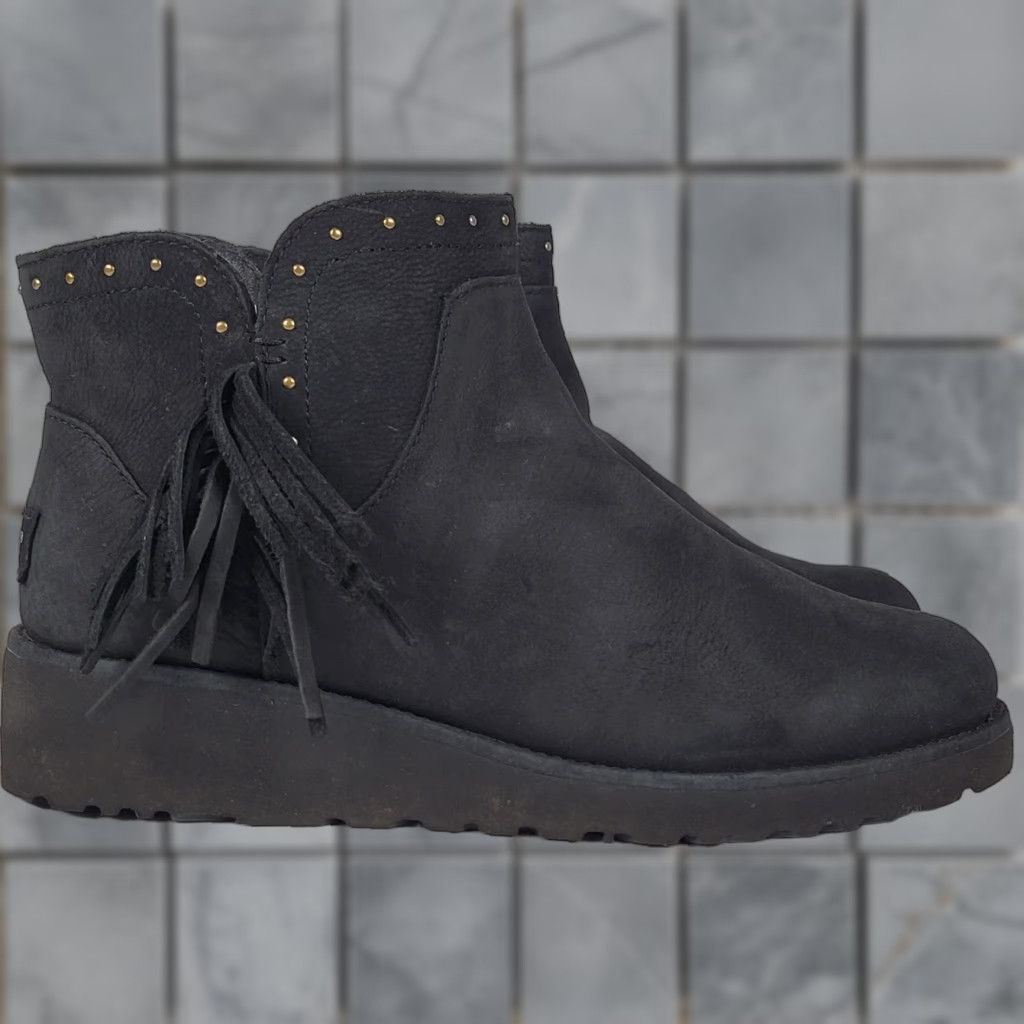Ugg VINTAGE UGG Cindy Water-resistant BLACK Genuine Shearling Studded Bootie Women Size 8 Bootie Black Studded Water Resistant Suede Uggs Australia Womens Size US 6 / IT 36 - 1 Thumbnail