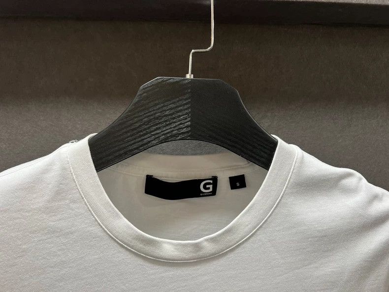 Givenchy Givenchy Solid Color Round Neck Fashion Print Short Sleeve Size US S / EU 44-46 / 1 - 3 Thumbnail
