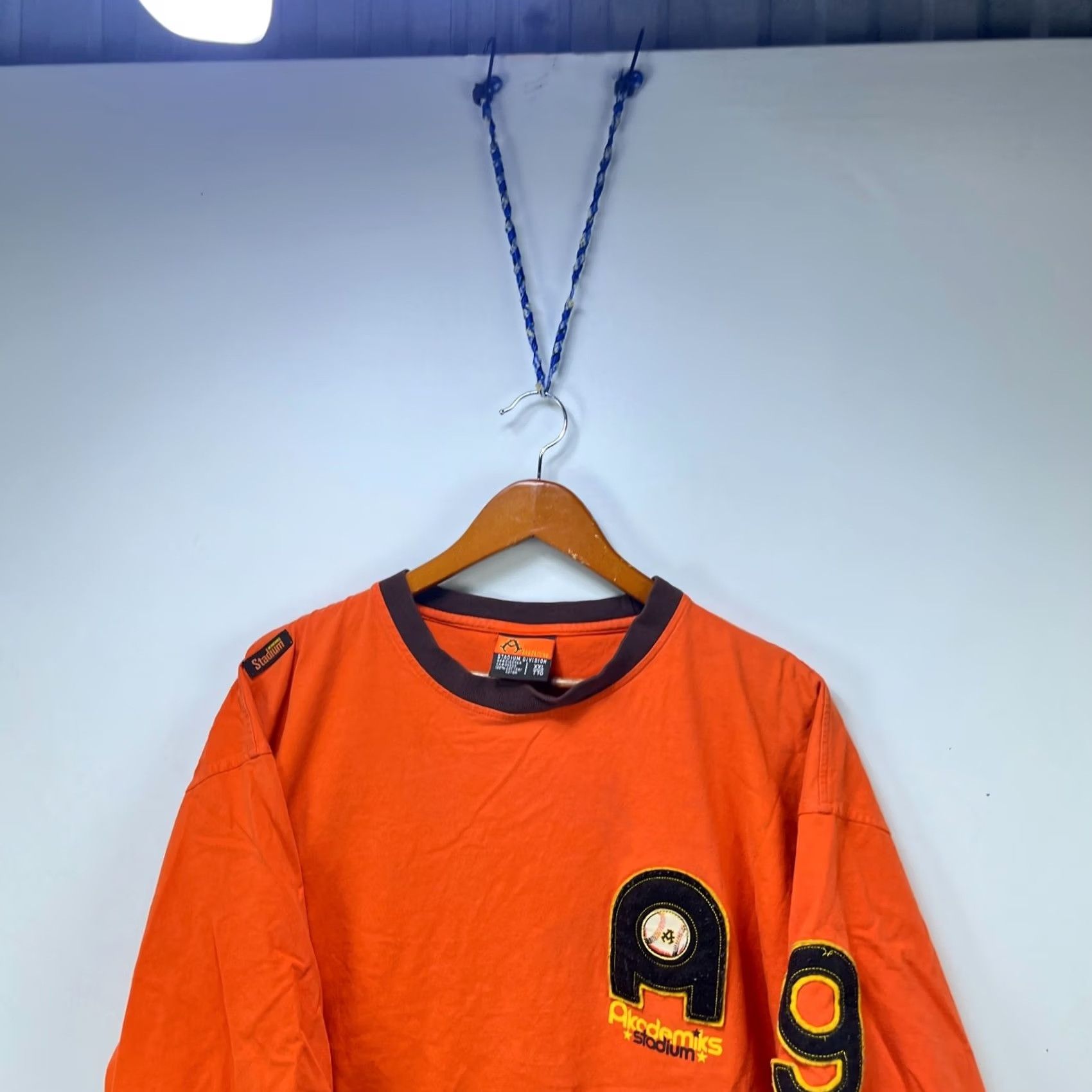 Akademiks VINTAGE Akademiks T-Shirt 2XL Men Orange 90s Hip Hop Stadium Graphic Print Short Sleeve Crew Neck Matte Finish Logo Embroidered 2000-2009 Size US XXL / EU 58 / 5 - 4 Thumbnail