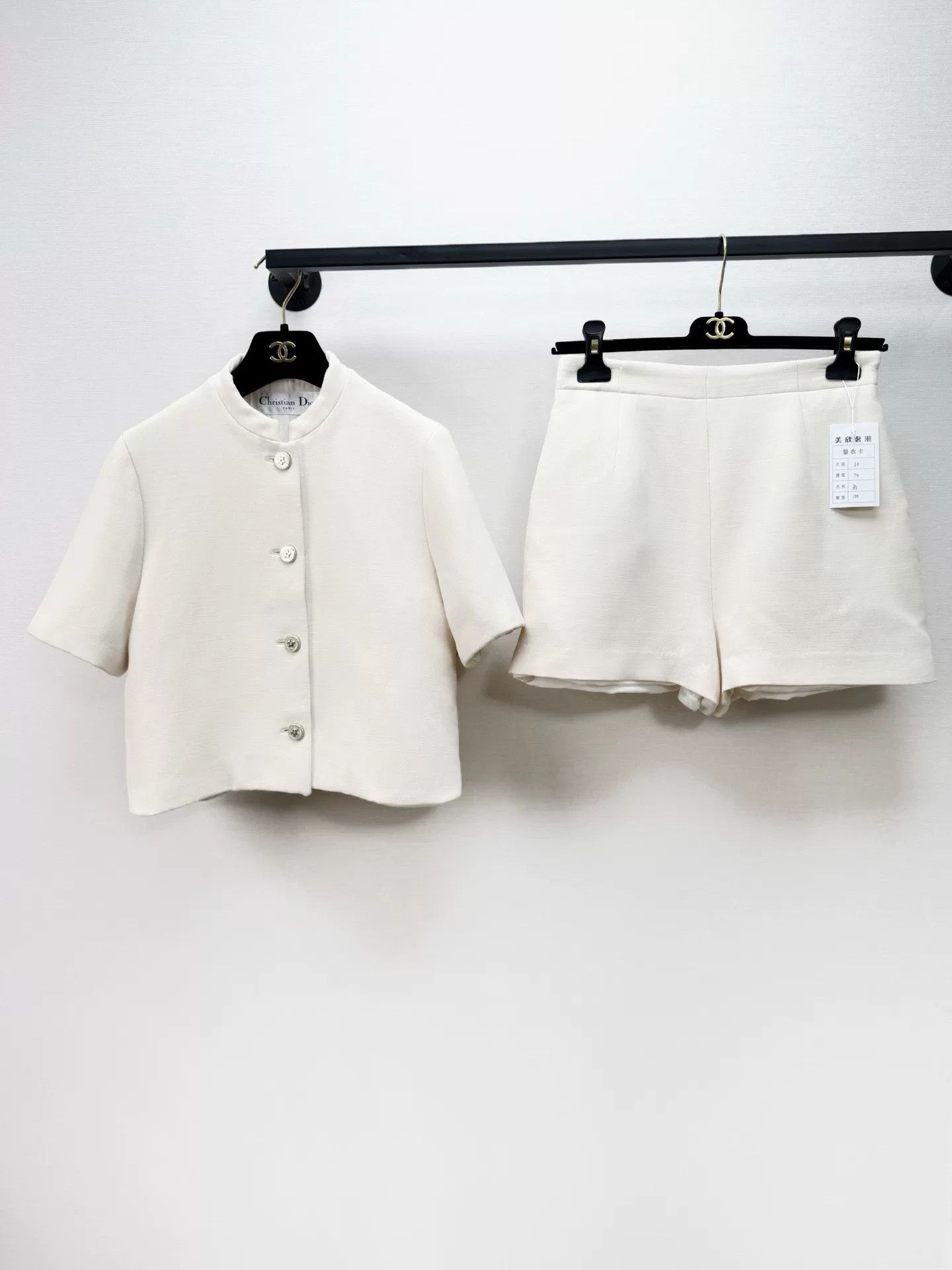 Dior dior wool silk short jacket and shorts set Size US S / EU 44-46 / 1 - 1 Thumbnail
