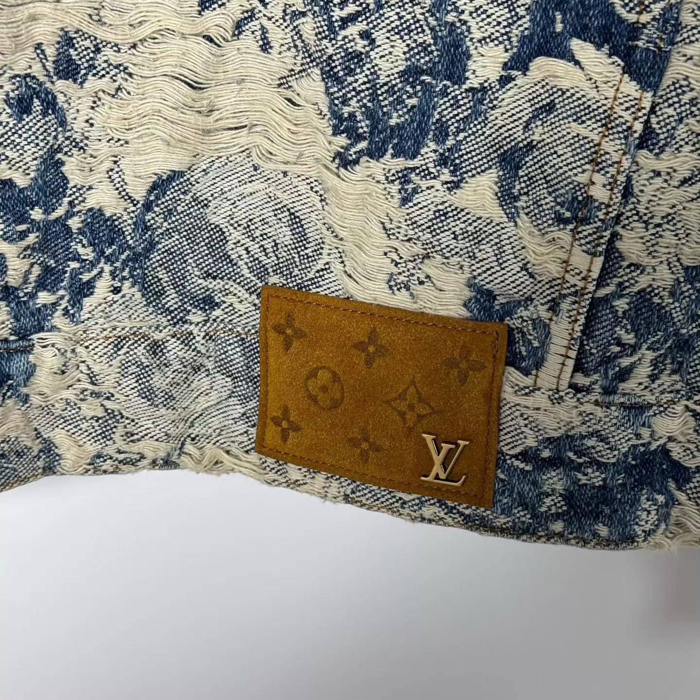 Louis Vuitton LV Runway Floral Distressed Denim Jacket 99N Size 44 Size US S / EU 44-46 / 1 - 6 Thumbnail