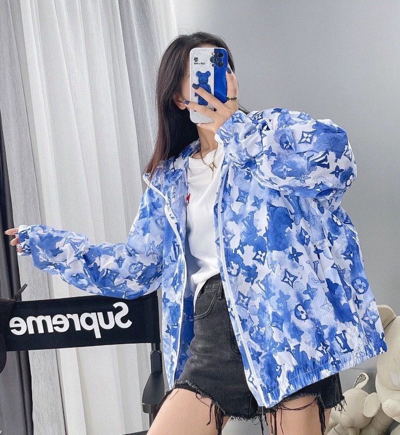 Louis Vuitton Louis Vuitton Blue ink-wash old flower full print assault Size US M / EU 48-50 / 2 - 5 Thumbnail
