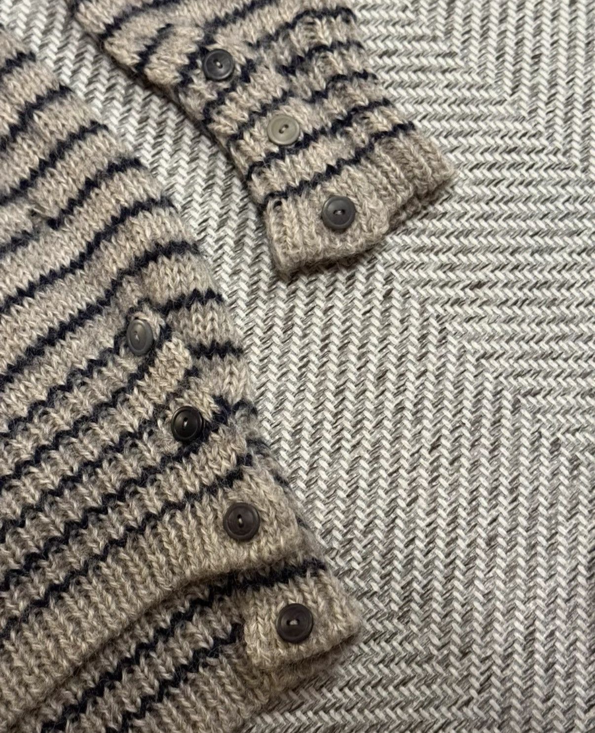 Takahiromiyashita The Soloist. TAKAHIRO MIYASHITA The Soloist.Distressed Stripe Sweater K24 Size US XS / EU 42 / 0 - 4 Thumbnail
