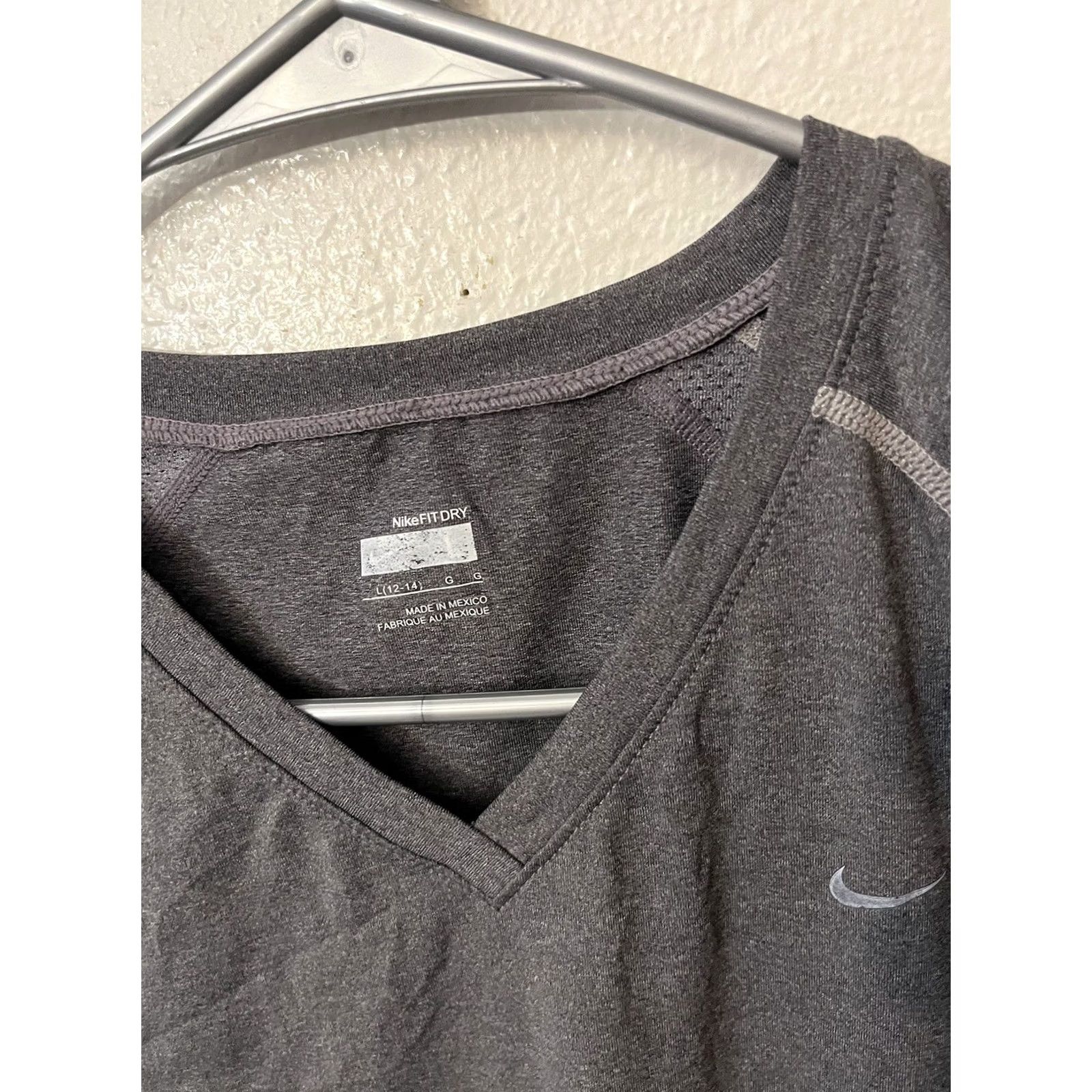 Nike VINTAGE Nike Women’s T-Shirt L Grey V-Neck Slim Dri Fit Logo Y2K Shirt Womens Size L / US 10 / IT 46 - 2 Thumbnail
