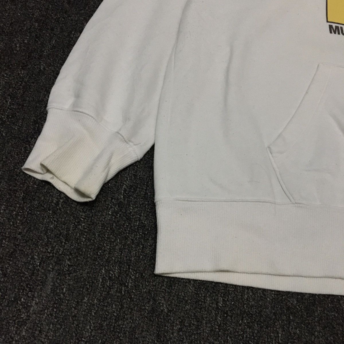 GU × Japanese Brand MTV Television BigLogo Hoodie Size US L / EU 52-54 / 3 - 6 Thumbnail