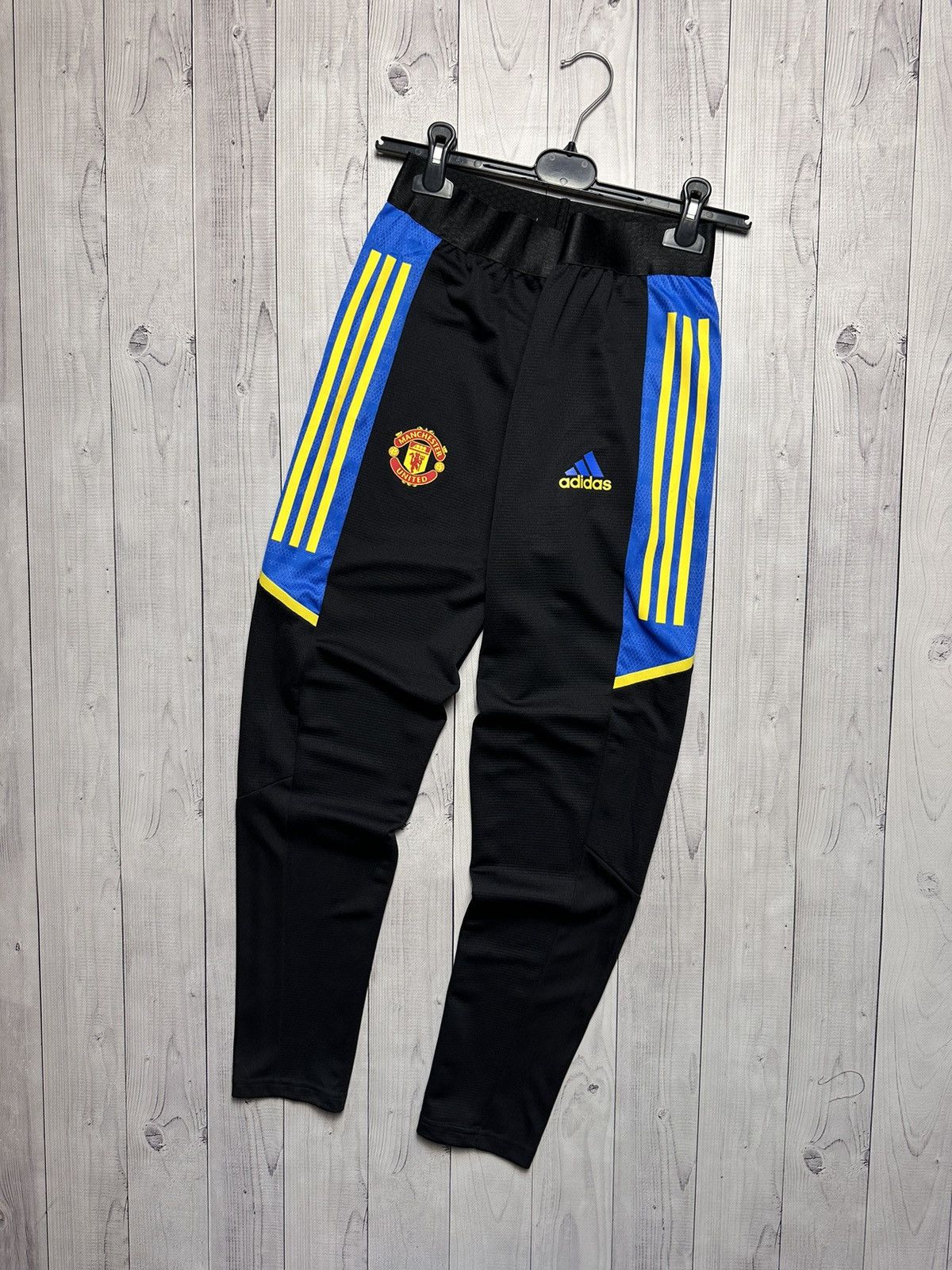 Adidas Manchester United soccer joggers multicolor Size S