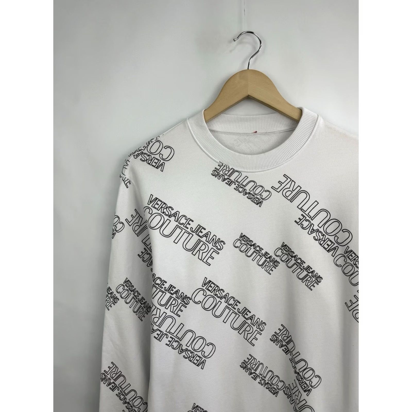 Versace Jeans Couture VINTAGE Versace Jeans Couture Sweatshirt Retro Hype Y2K XS White Mens Pullover XS/S Regular Size Size US XS / EU 42 / 0 - 3 Thumbnail
