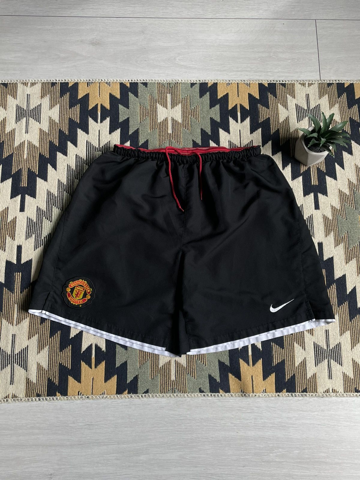 Nike × Vintage Vintage Nike Manchester United Soccer Shorts Size US 36 / EU 52 - 1 Thumbnail