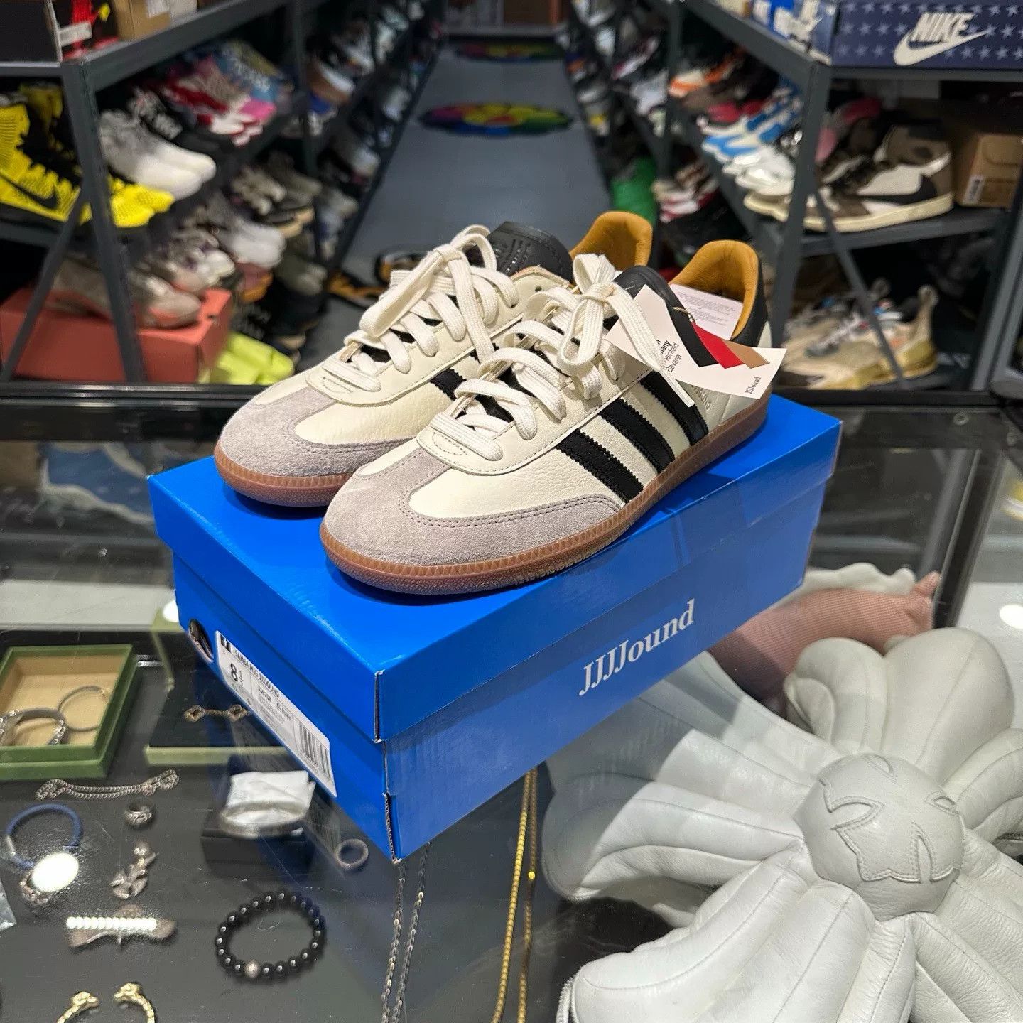 Adidas Adidas White Lowtop Sneakers 9 Men Size US 9 / EU 42 - 1 Thumbnail
