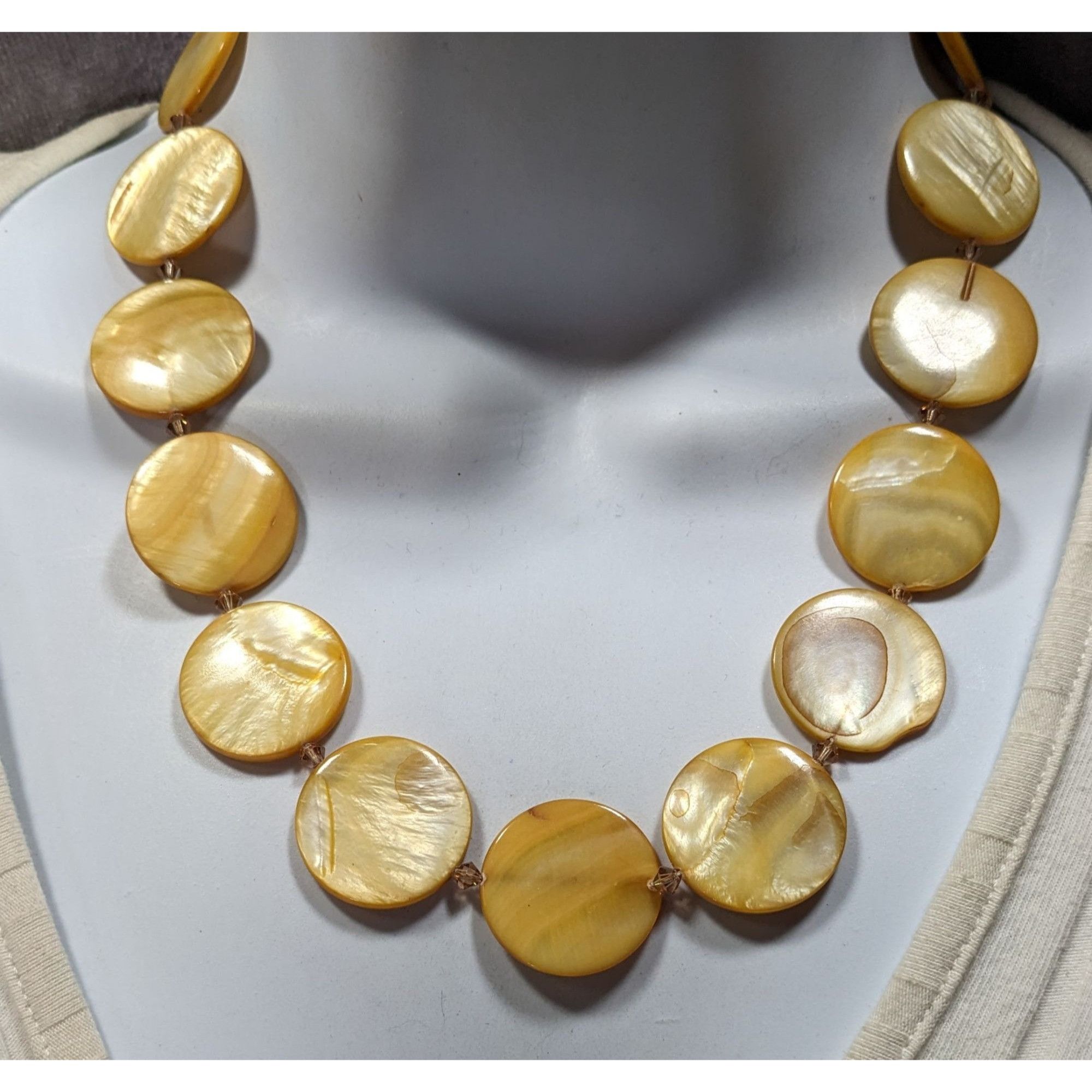 Other Vintage Luminous Sunny Yellow Mother Of Pearl Coin Necklace Size ONE SIZE - 4 Thumbnail