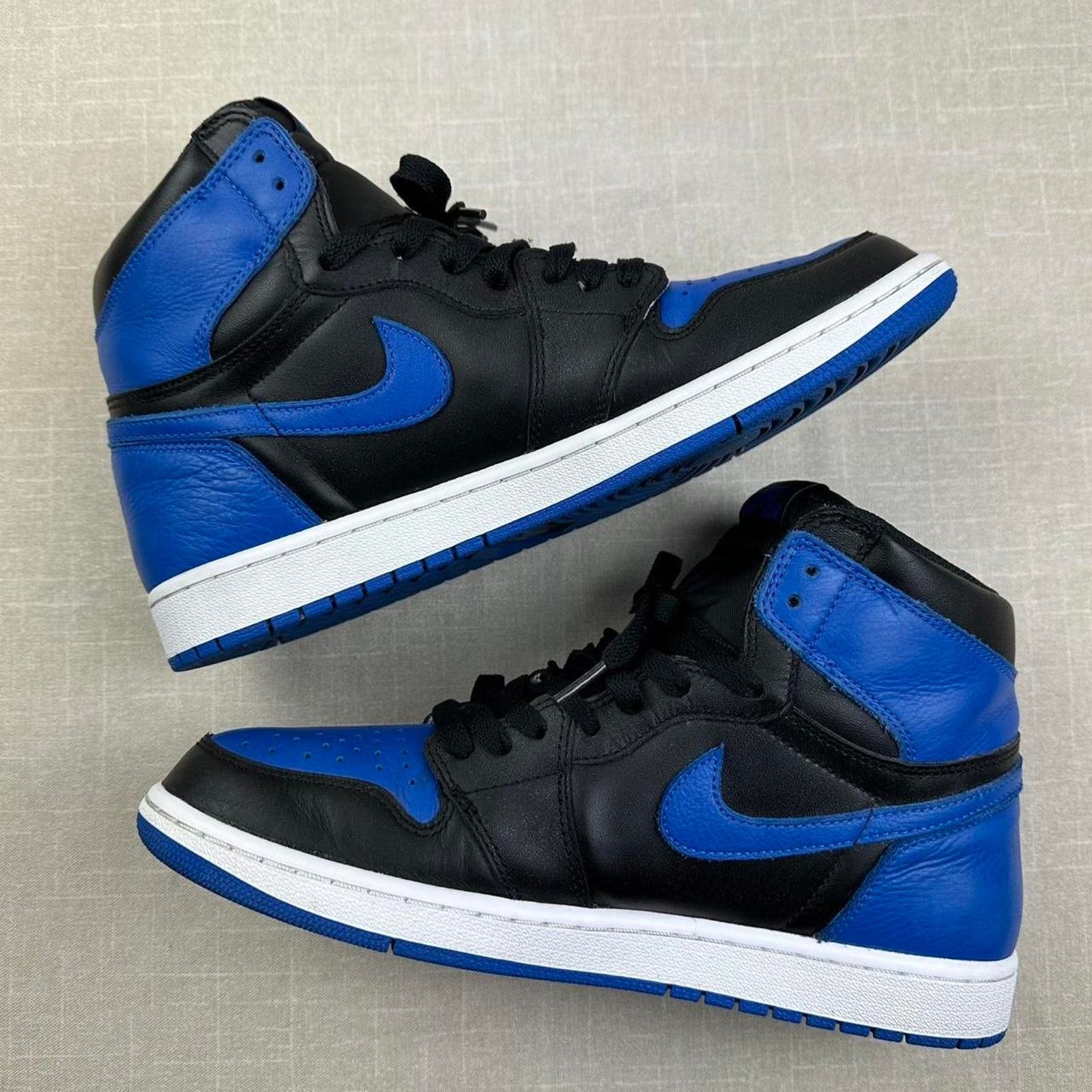 Jordan Brand 2017 Jordan 1 High "Royal" Men 11 Size US 11 / EU 44 - 4 Thumbnail