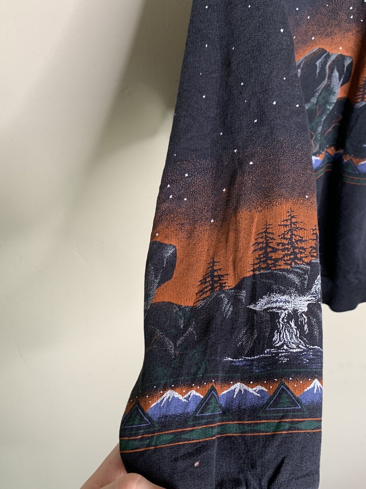 Vintage *RARE* Vintage Wolf Moon Nature AOP Single Stitch Sweatshirt Size US L / EU 52-54 / 3 - 7 Thumbnail
