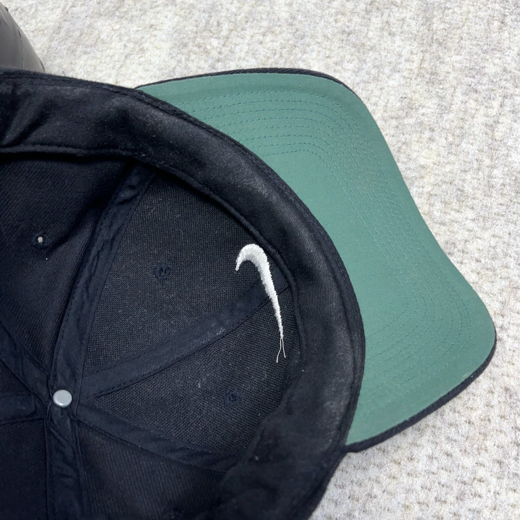 Nike VINTAGE Nike Hat Cap Snapback Black White Center Swoosh Twill Adjustable Men Size ONE SIZE - 7 Thumbnail
