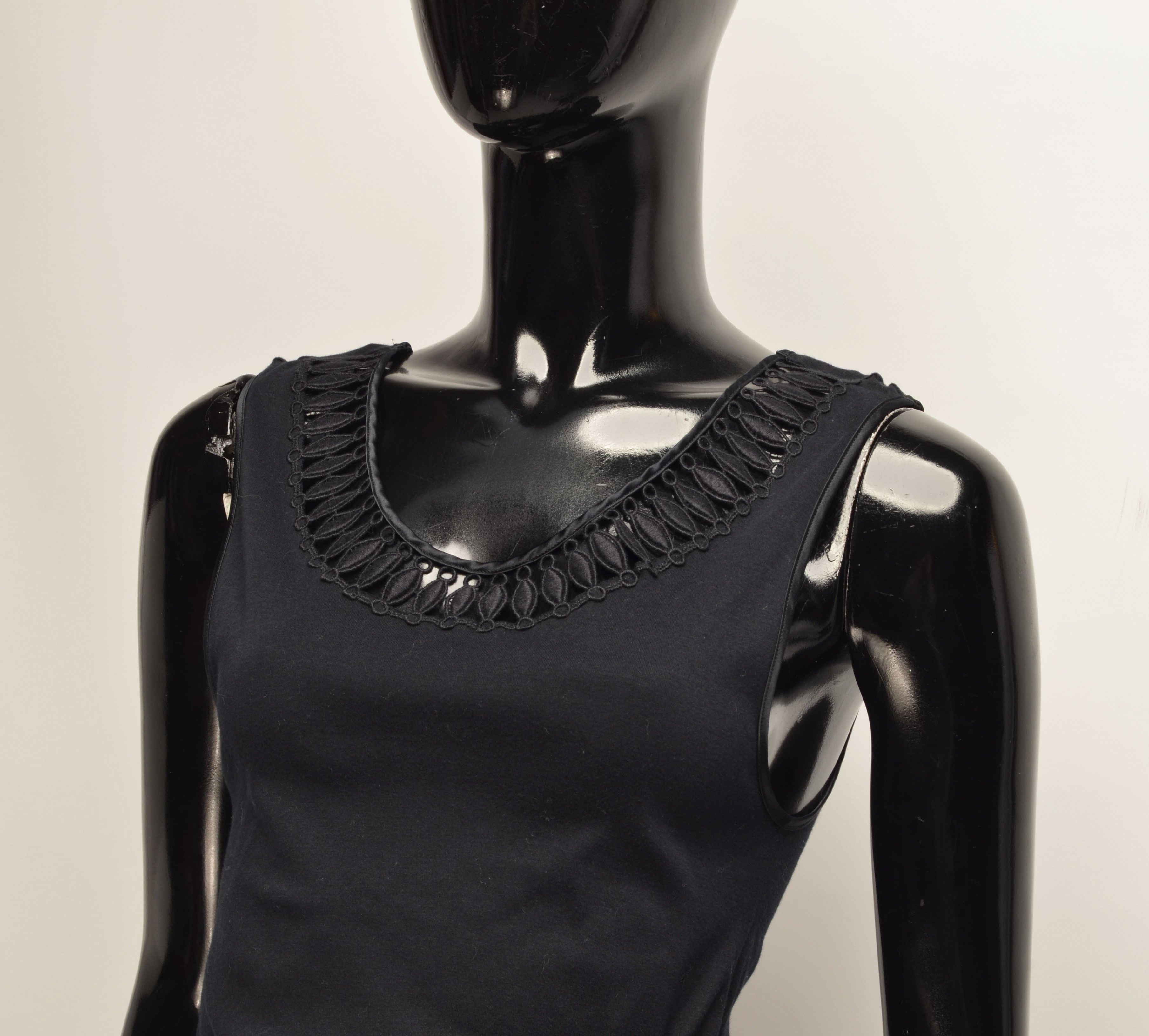 Hanro × Vintage Vintage Hanro of Switzerland Embroidered Details Scoop Neck Size L / US 10 / IT 46 - 2 Thumbnail