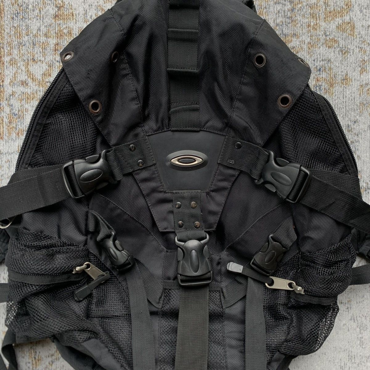 Oakley Vintage Rare Oakley Icon Backpack 1.0 Black - Y2K Bag Size ONE SIZE - 4 Thumbnail