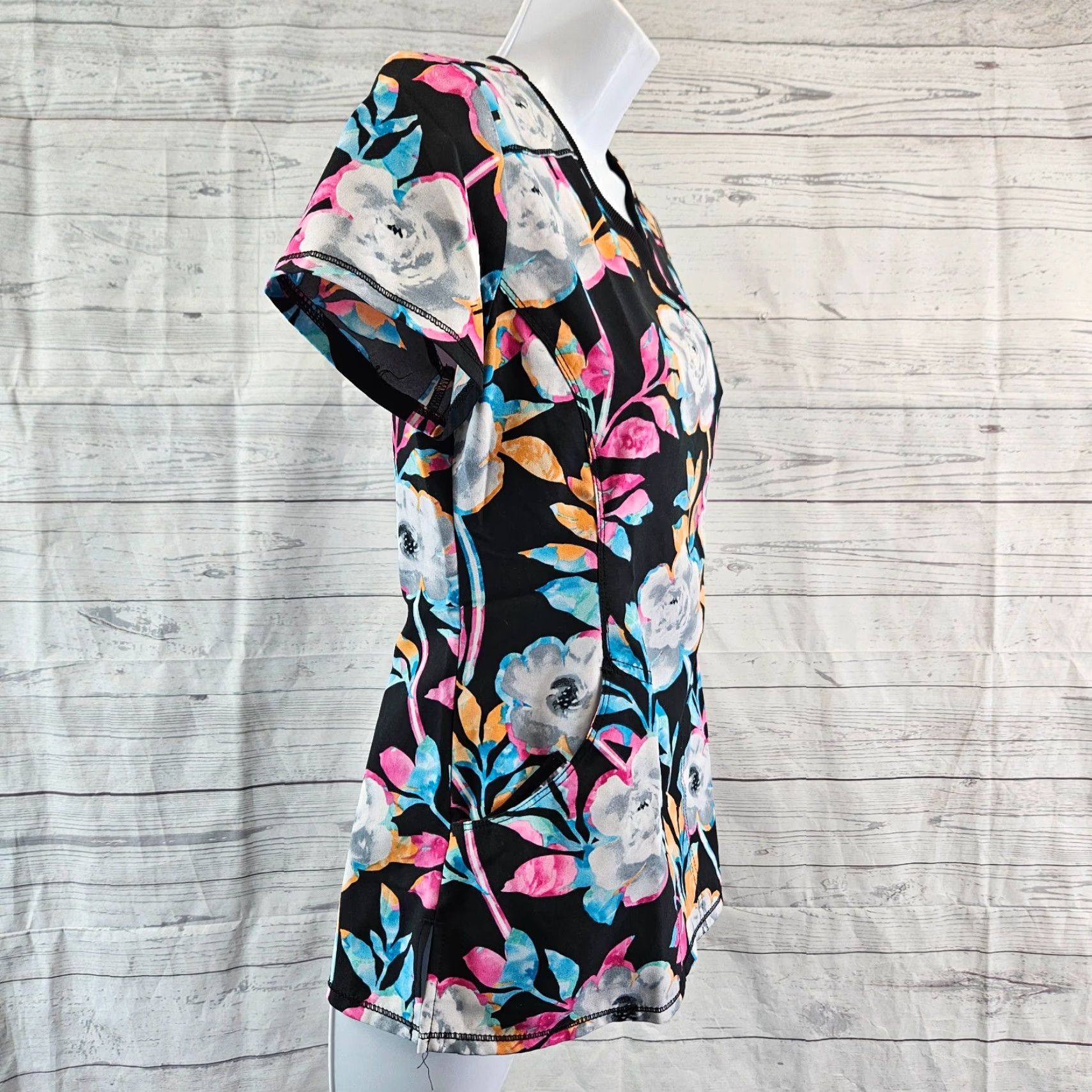 Cherokee Cherokee Infinity Scrub Top Sz 2XS Black Pink Floral Pockets Womens Size XXS / US 00 / IT 34 - 3 Thumbnail