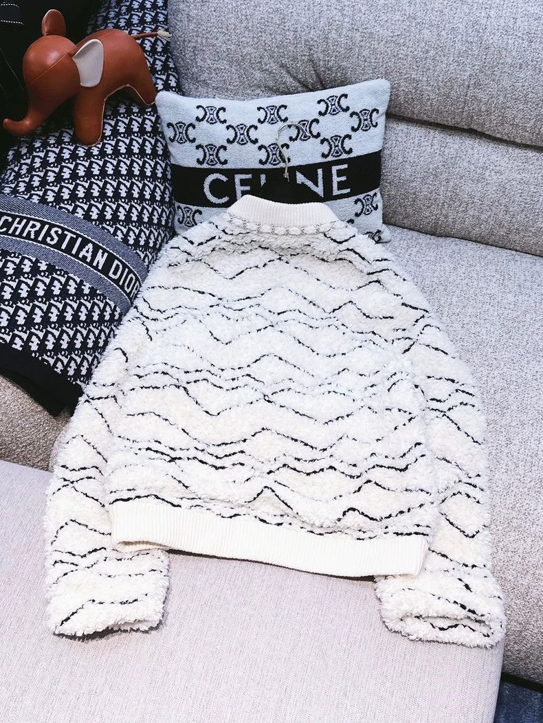 Chanel Chanel 19B white teddy long-sleeved zipper jacket Size XS / US 0-2 / IT 36-38 - 2 Thumbnail