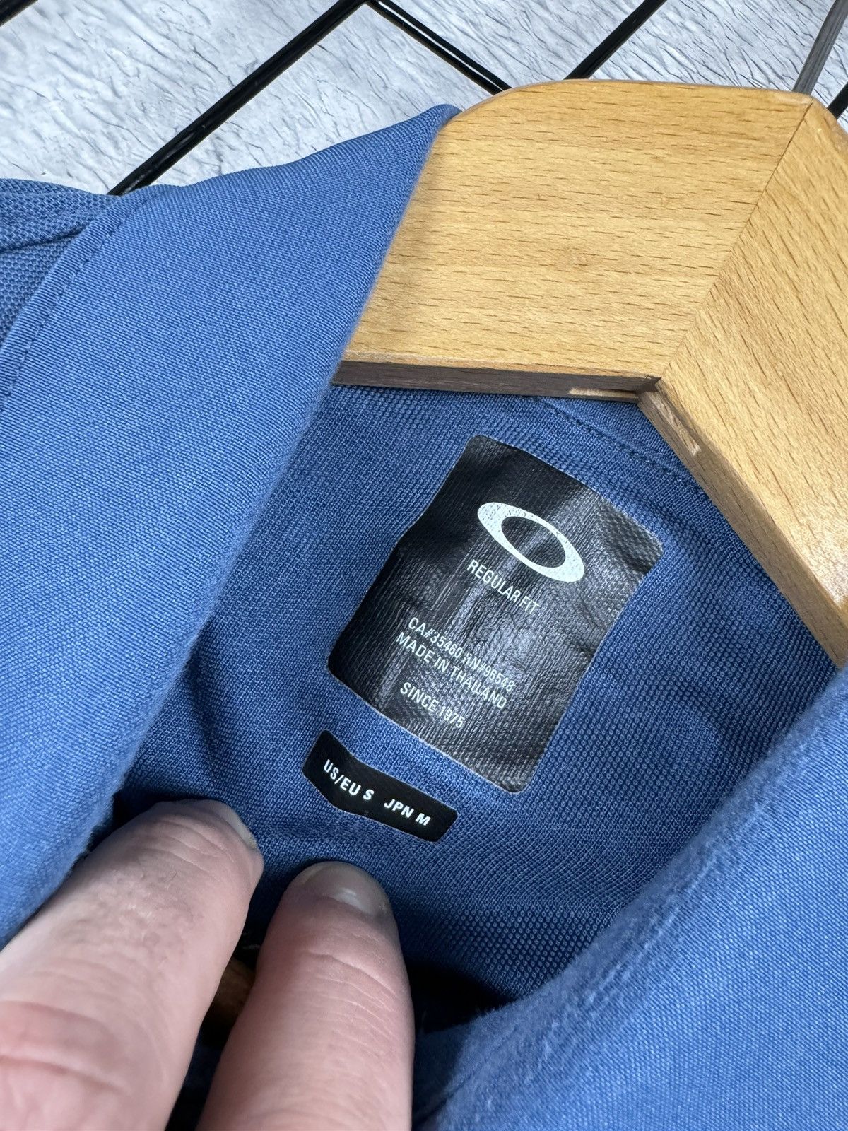 Oakley × Vintage Vintage Oakley Blue Center Logo Polis Streetwear S size Size US S / EU 44-46 / 1 - 5 Thumbnail