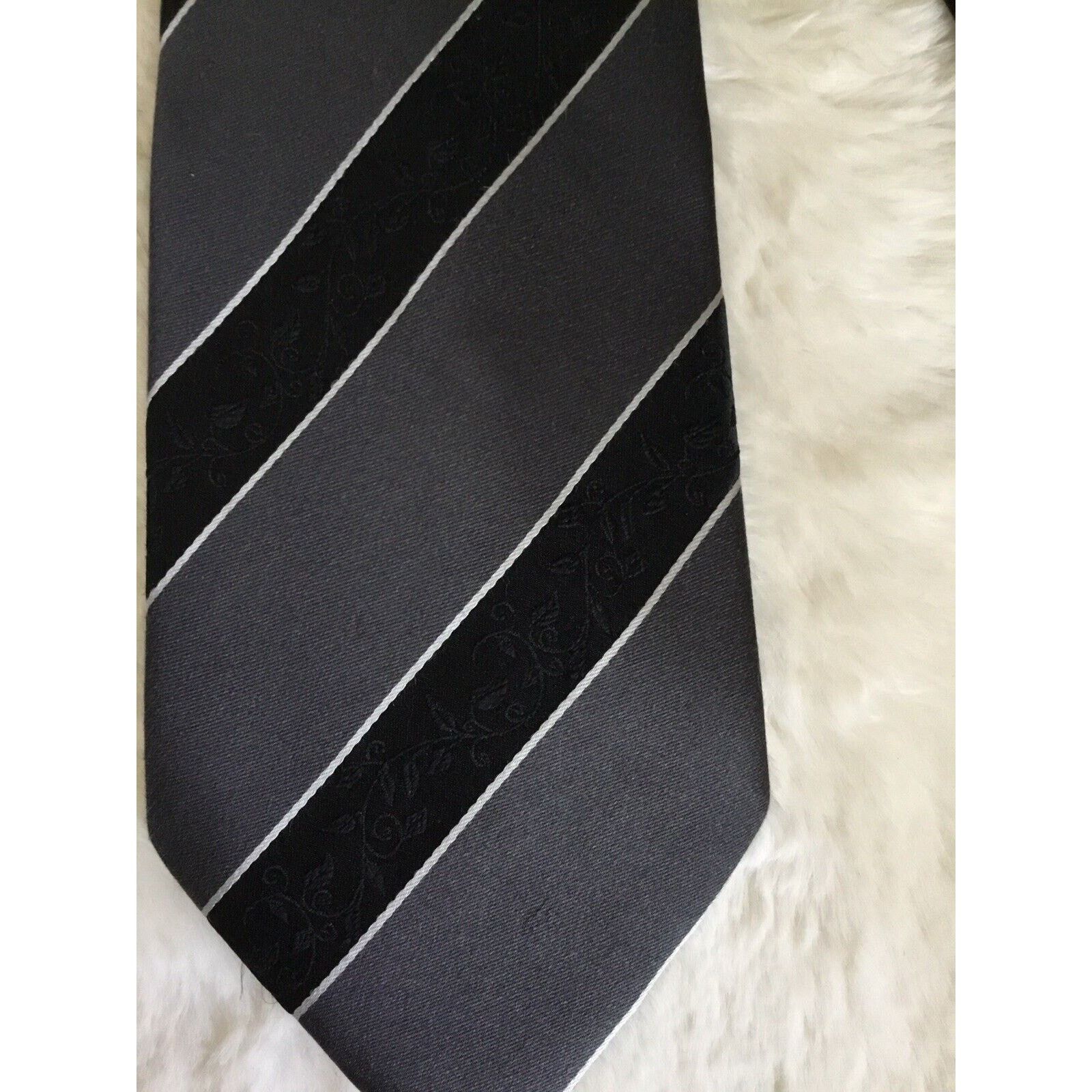 Donald Trump Donald Trump Signature Tie Gold Plate Name 100% Silk Size ONE SIZE - 11 Thumbnail
