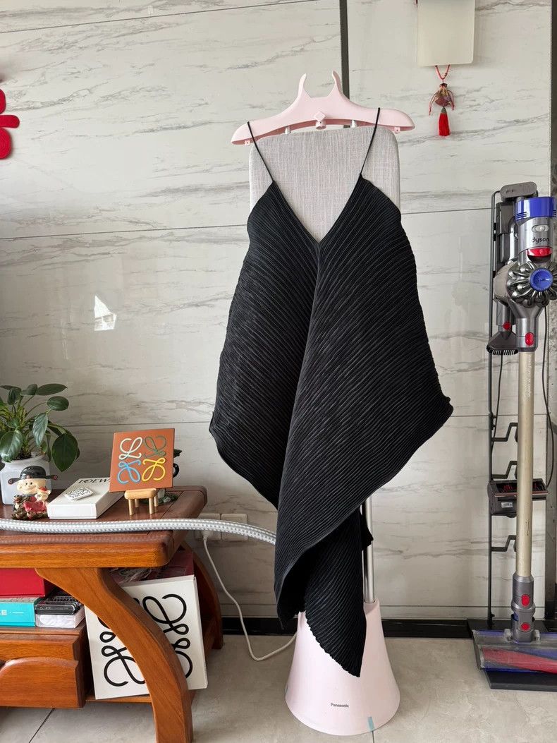 Loewe Loewe size M A pleated skirt-style coat Size M / US 6-8 / IT 42-44 - 1 Thumbnail