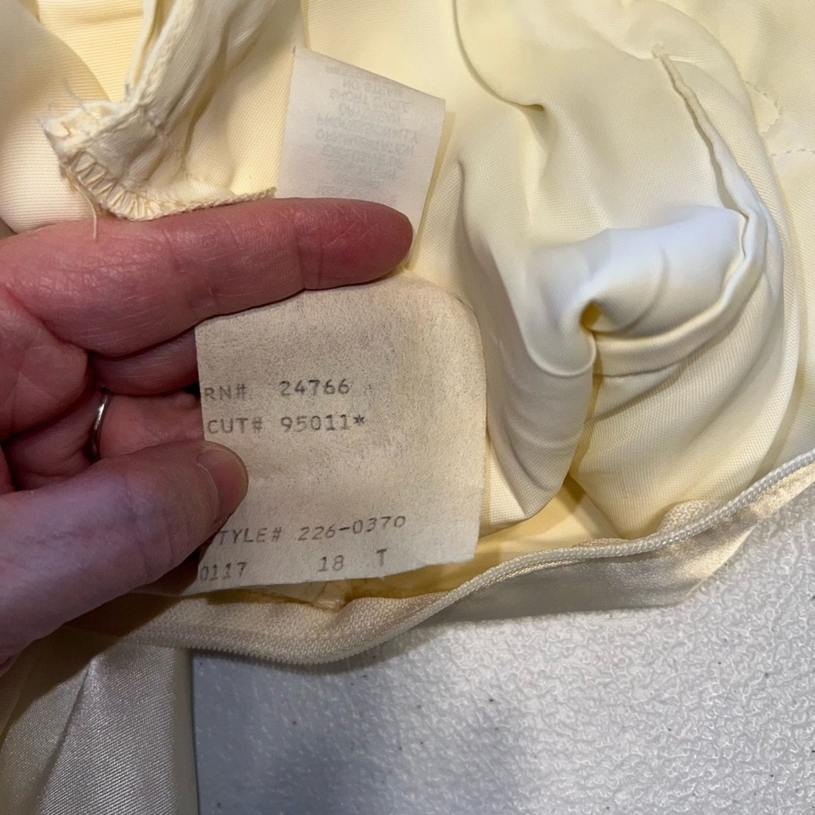 Other Vintage 1980s Alfred Angelo Ivory Satin Wedding Gown! Size XXL / US 16-18 / IT 52-54 - 10 Thumbnail