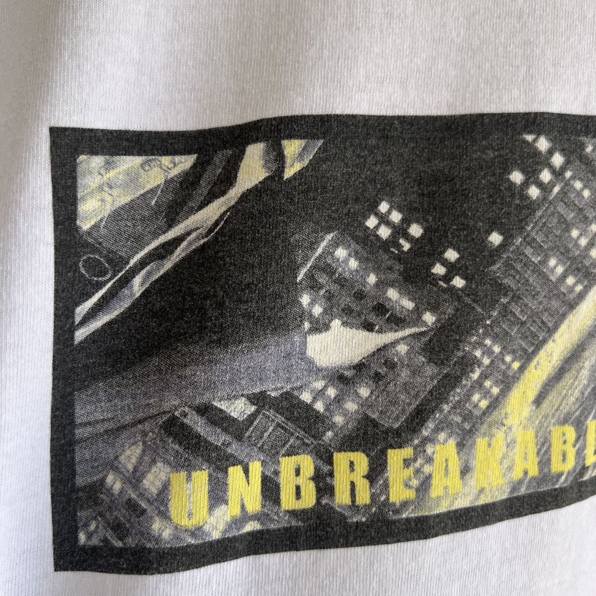 Vintage VTG 2000 Y2K Unbreakable Movie Tee Shirt Glass Sixth Sense Size US L / EU 52-54 / 3 - 7 Thumbnail