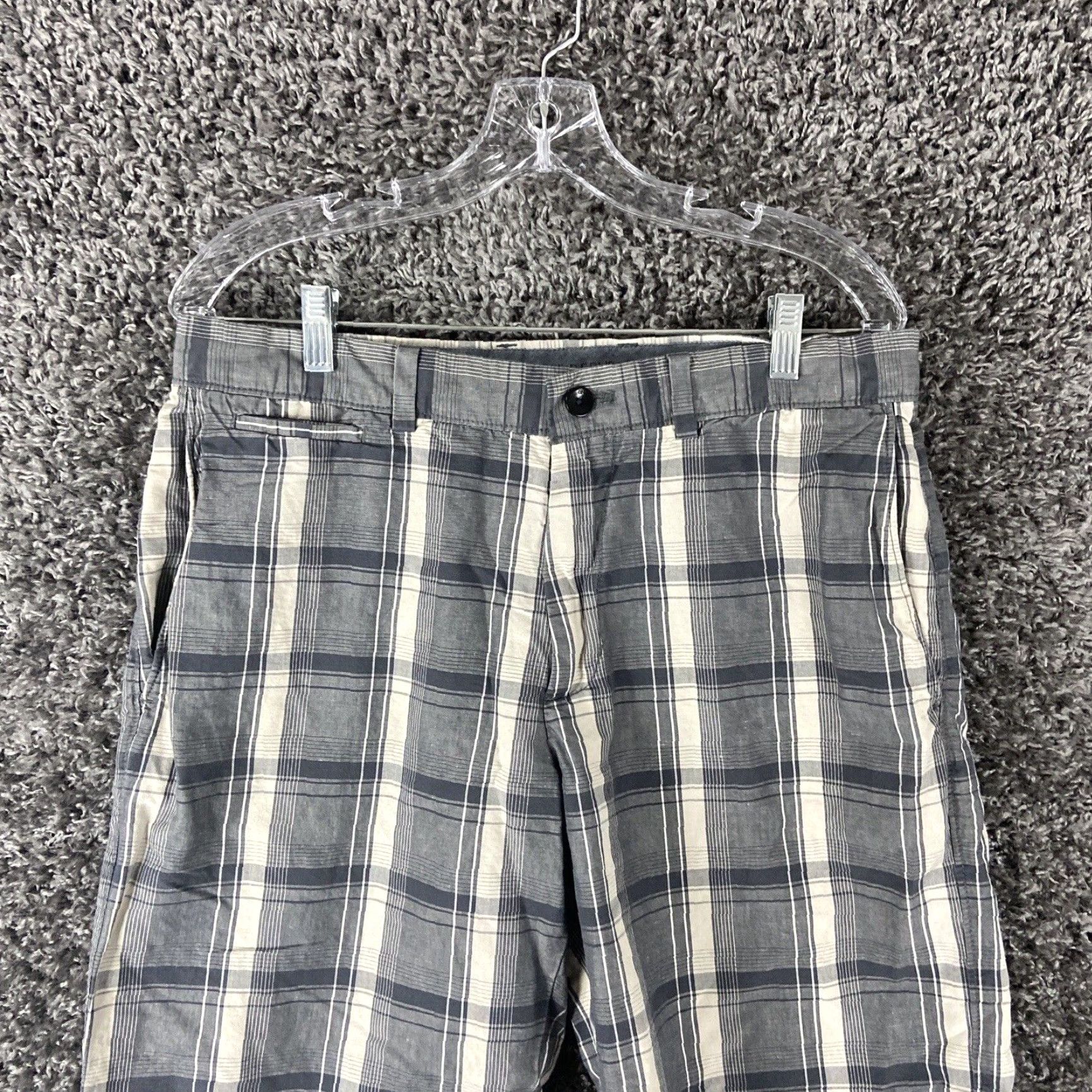 Banana Republic Banana Republic Gray Plaid Shorts Men’s 32, Chino, Regular, Men, Gray Plaid Shorts, Banana Republic Men 32 Size US 32 / EU 48 - 4 Thumbnail