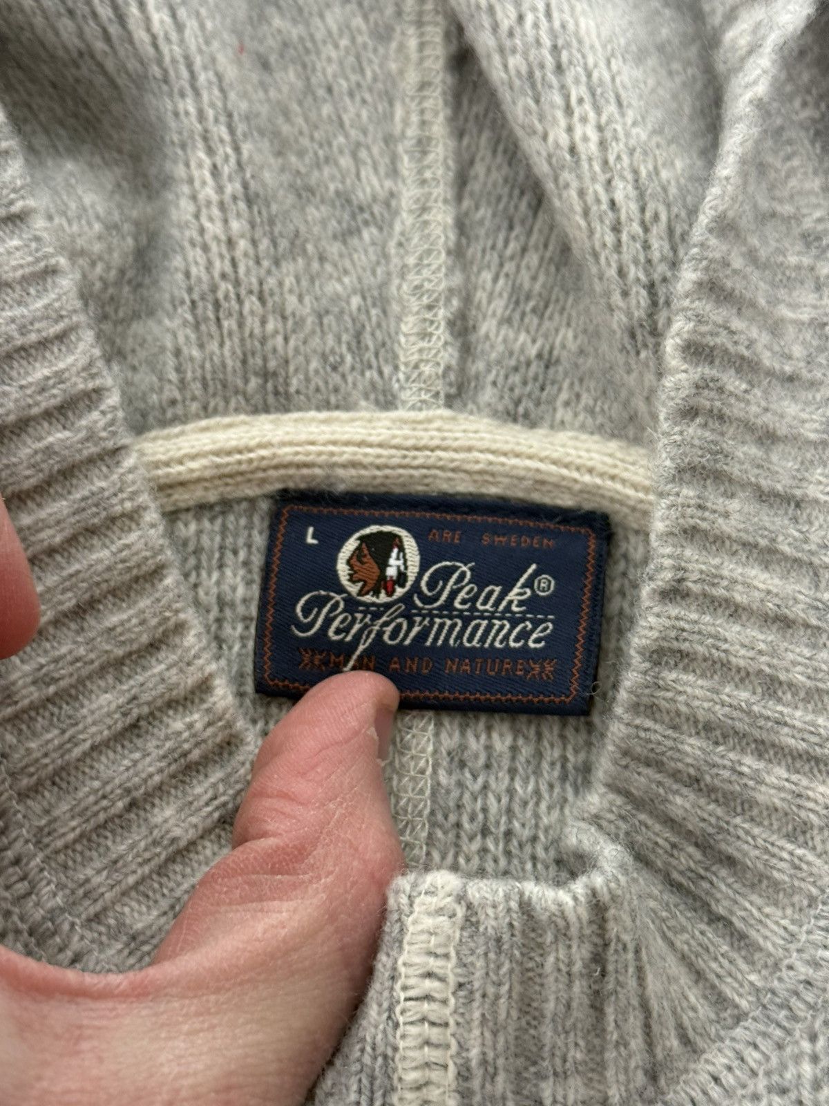 Peak Performance Vintage Peak Performance Buck Hood Lambswool Hooded Sweater Size US L / EU 52-54 / 3 - 6 Thumbnail