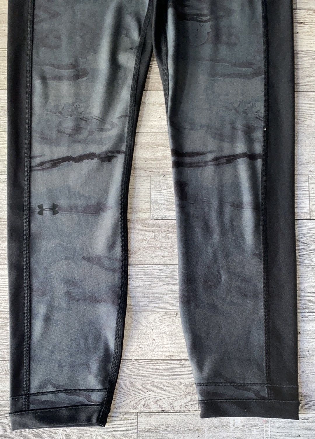 Under Armour UA, Retro, Camouflage Print, Low Rise Cropped/Ankle Leggings Size 28" / US 6 / IT 42 - 5 Thumbnail