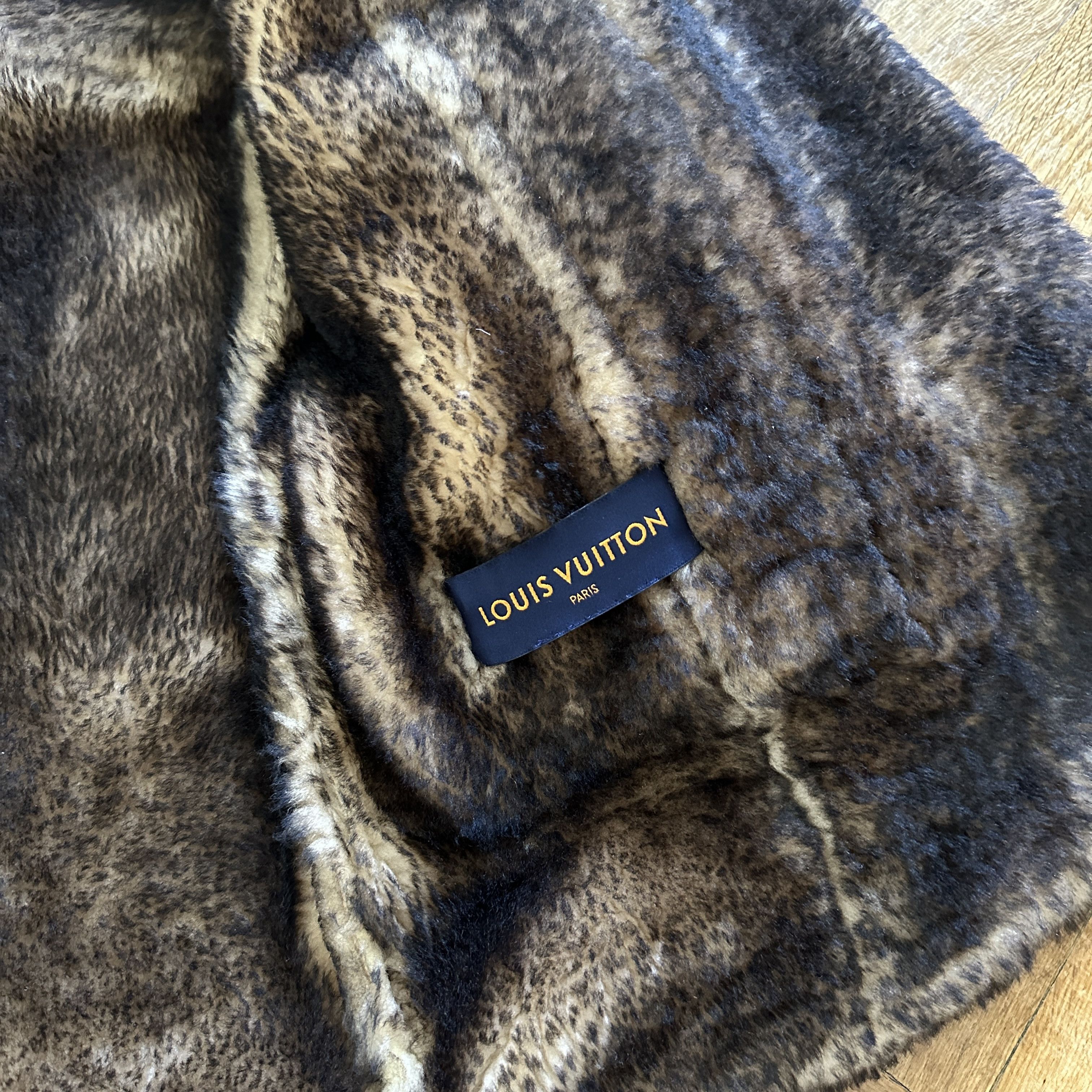Louis Vuitton 1 of 1 Prototype Shearling Fur Coat Size XS / US 0-2 / IT 36-38 - 10 Thumbnail