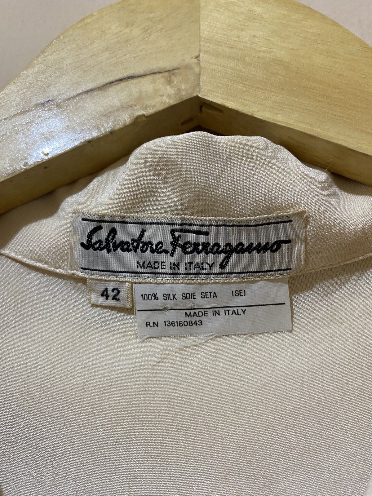 Salvatore Ferragamo Salvatore Ferragamo Silk Button Shirt Size M / US 6-8 / IT 42-44 - 7 Thumbnail