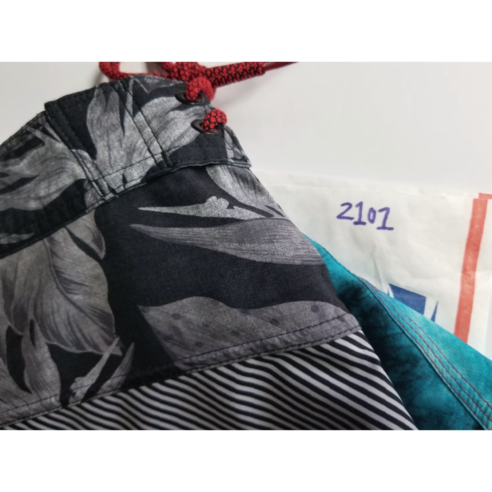 Billabong Billabong Boardshorts Men 31 Beach Surf Trunks Blue Gray Multicolor Trunks Surfing Brand 31 Mens Size US 31 - 8 Thumbnail