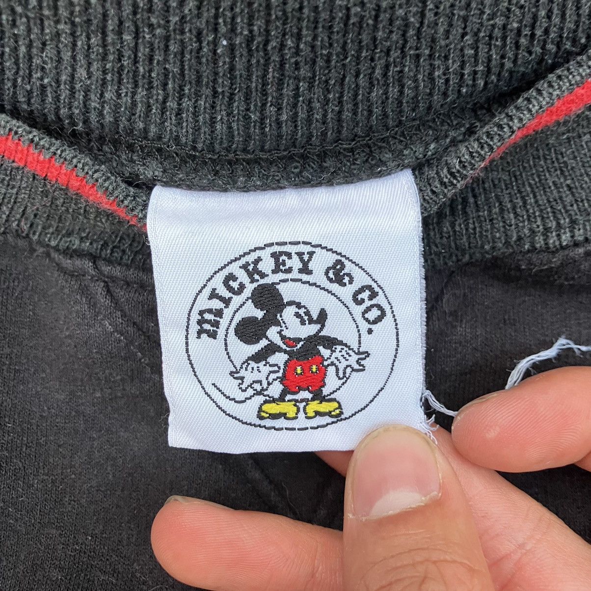 Disney × Mickey & Co. × Vintage VTG 90’s Mickey & Co Embroidered Black Crewneck Size US L / EU 52-54 / 3 - 5 Thumbnail