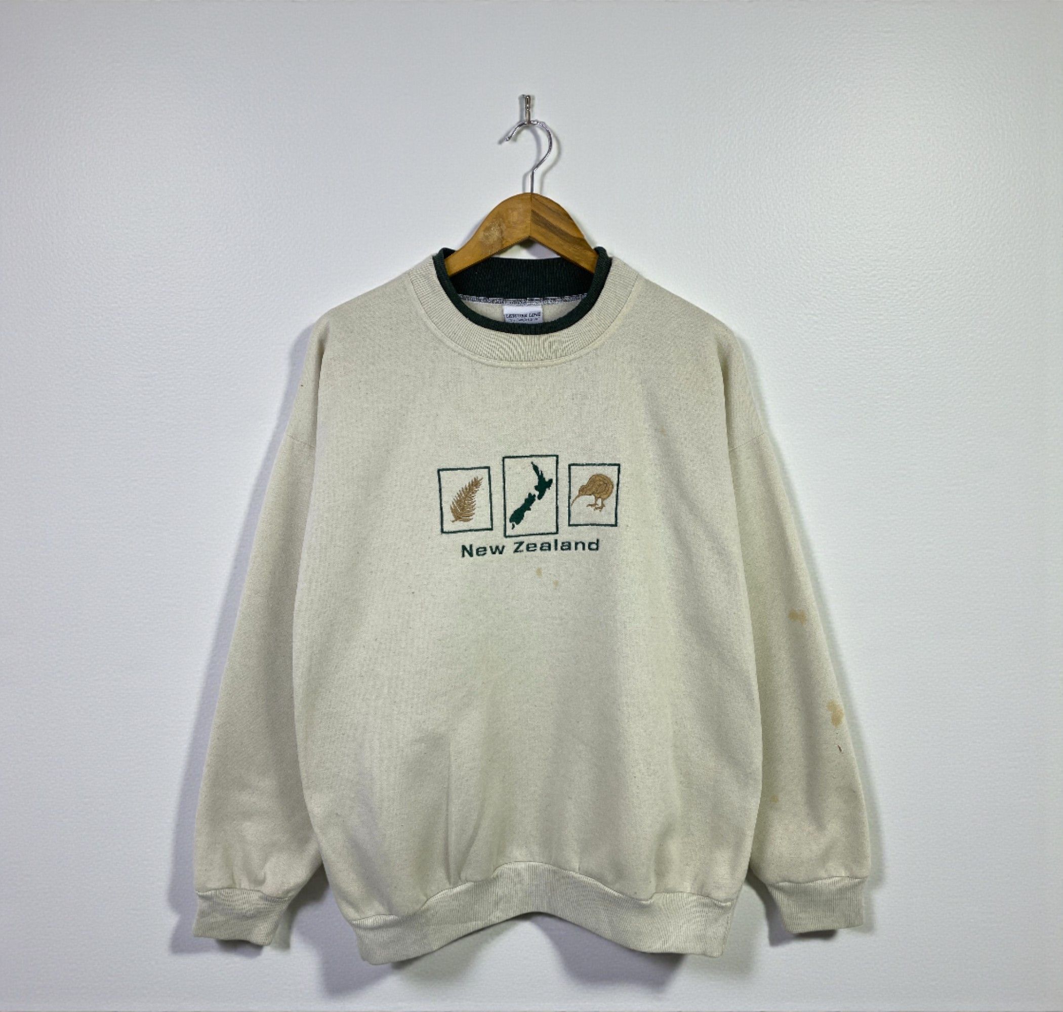 Vintage Vintage New Zealand Embroidery Crewneck Sweatshirt SH0397 Size US L / EU 52-54 / 3 - 1 Thumbnail