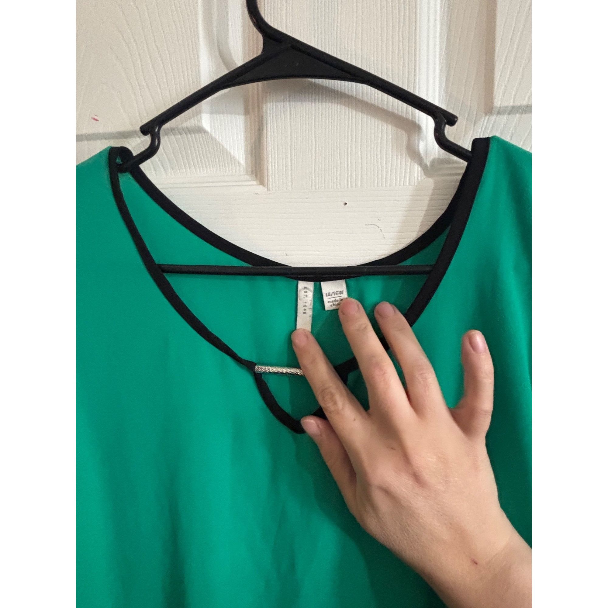 Coldwater Creek Green Flowy Blouse with Black Trim & Bell Sleeves – Women’s Size XL / US 12-14 / IT 48-50 - 4 Thumbnail