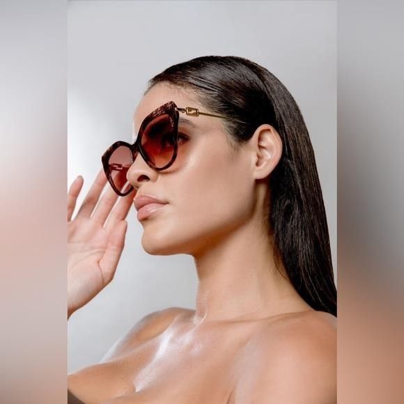 Fendi NEW Authentic FENDI FE400471 55F WOMEN'S SUNGLASSES FENDI Size ONE SIZE - 1 Thumbnail