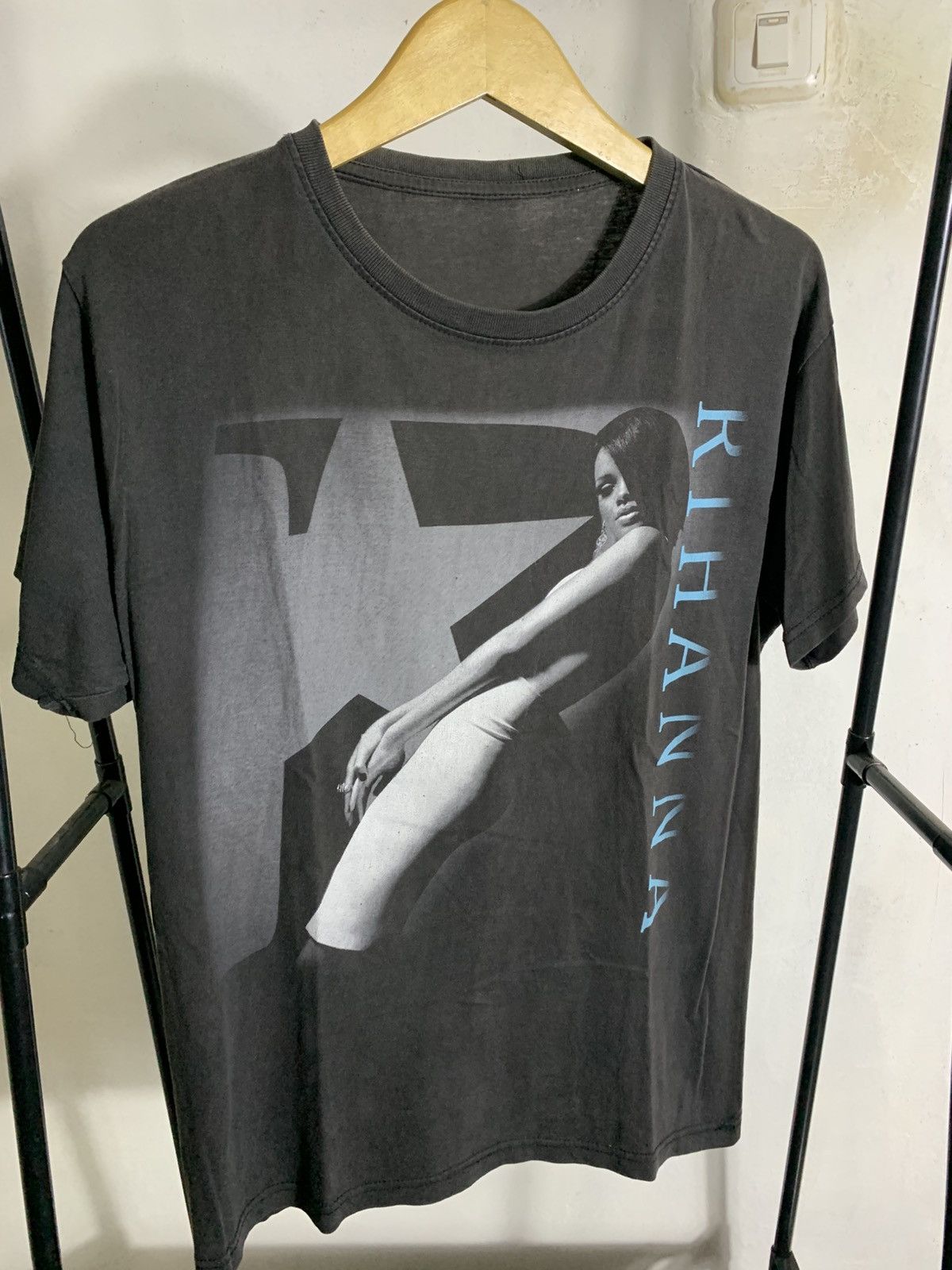 Vintage Vintage Rihanna Size US M / EU 48-50 / 2 - 3 Thumbnail