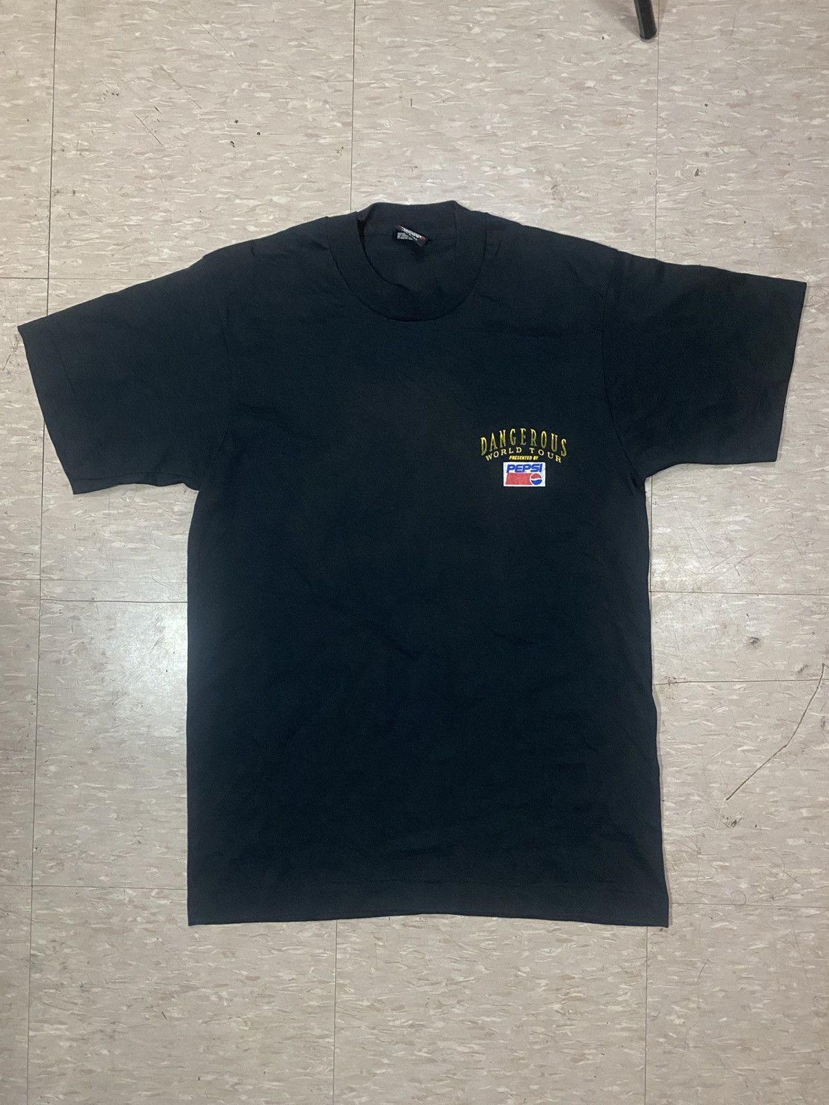Michael Jackson × Vintage Vintage michael jackson dangerous world tour Size US M / EU 48-50 / 2 - 4 Thumbnail