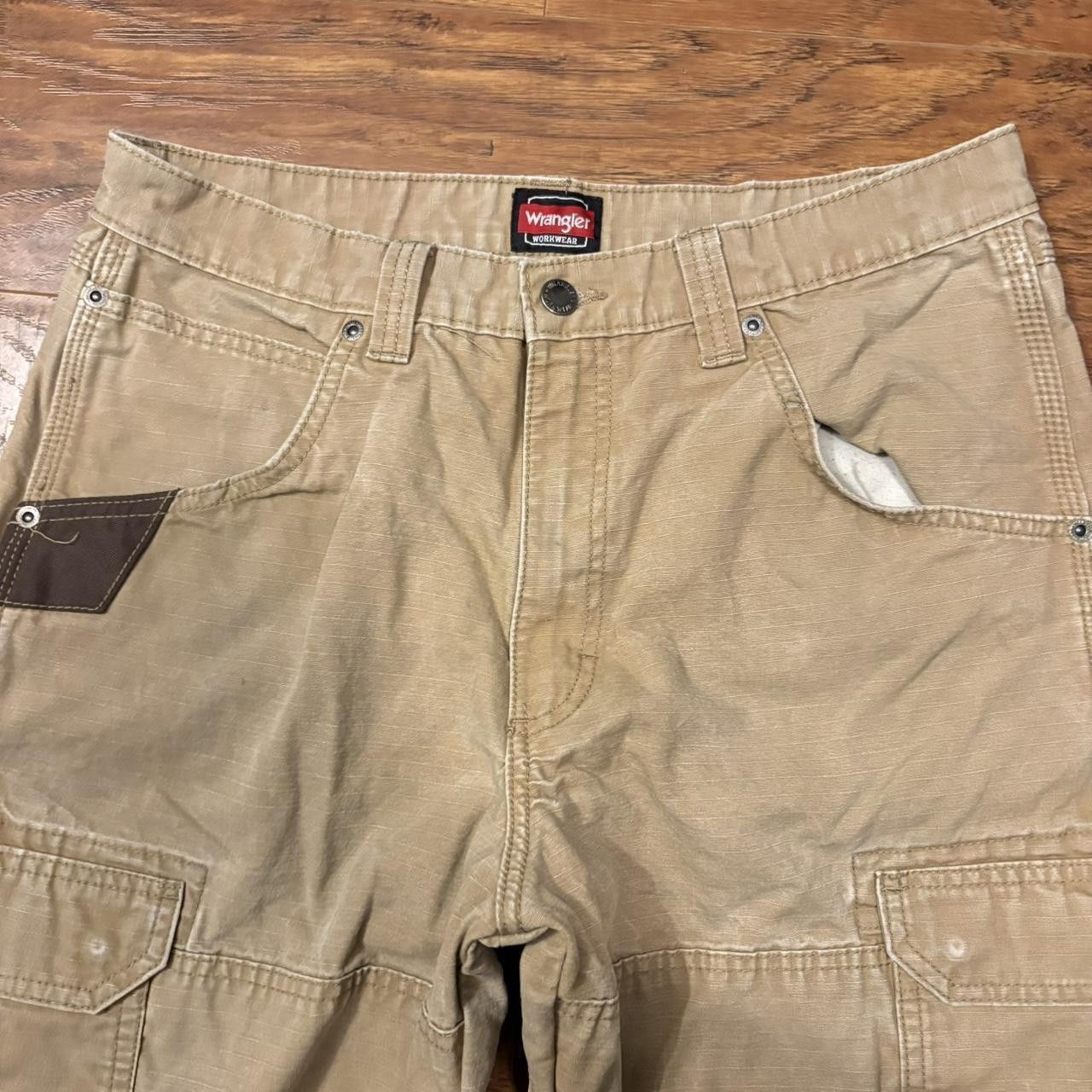 Vintage Crazy Vintage Y2K/2000s Baggy Khaki Workwear Wrangler Cargo Pants! Size US 32 / EU 48 - 2 Thumbnail