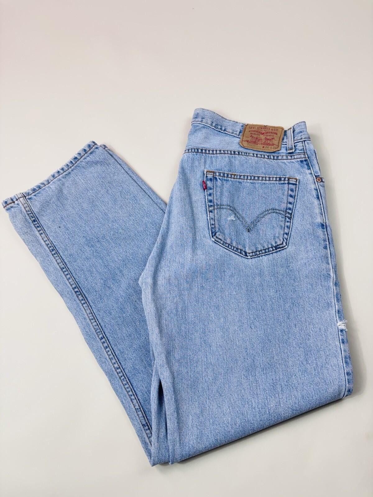 Levi's Vintage Levi's 550 Relaxed Fit Jeans in a Light Denim 36x34 Size US 36 / EU 52 - 1 Thumbnail