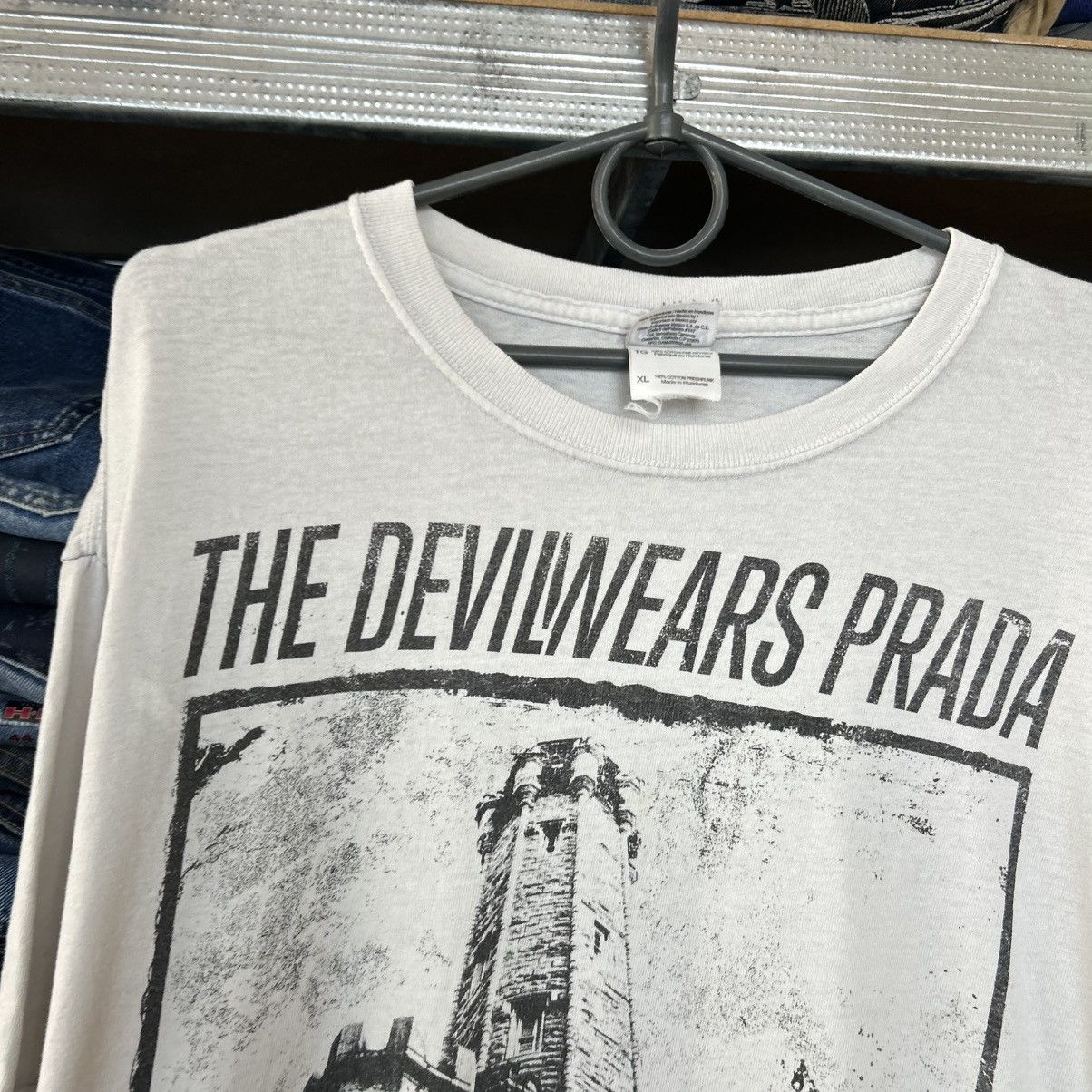 Band Tees Vintage The Devil Wears Prada Big LogO Movie tee size XL Size US XL / EU 56 / 4 - 2 Thumbnail