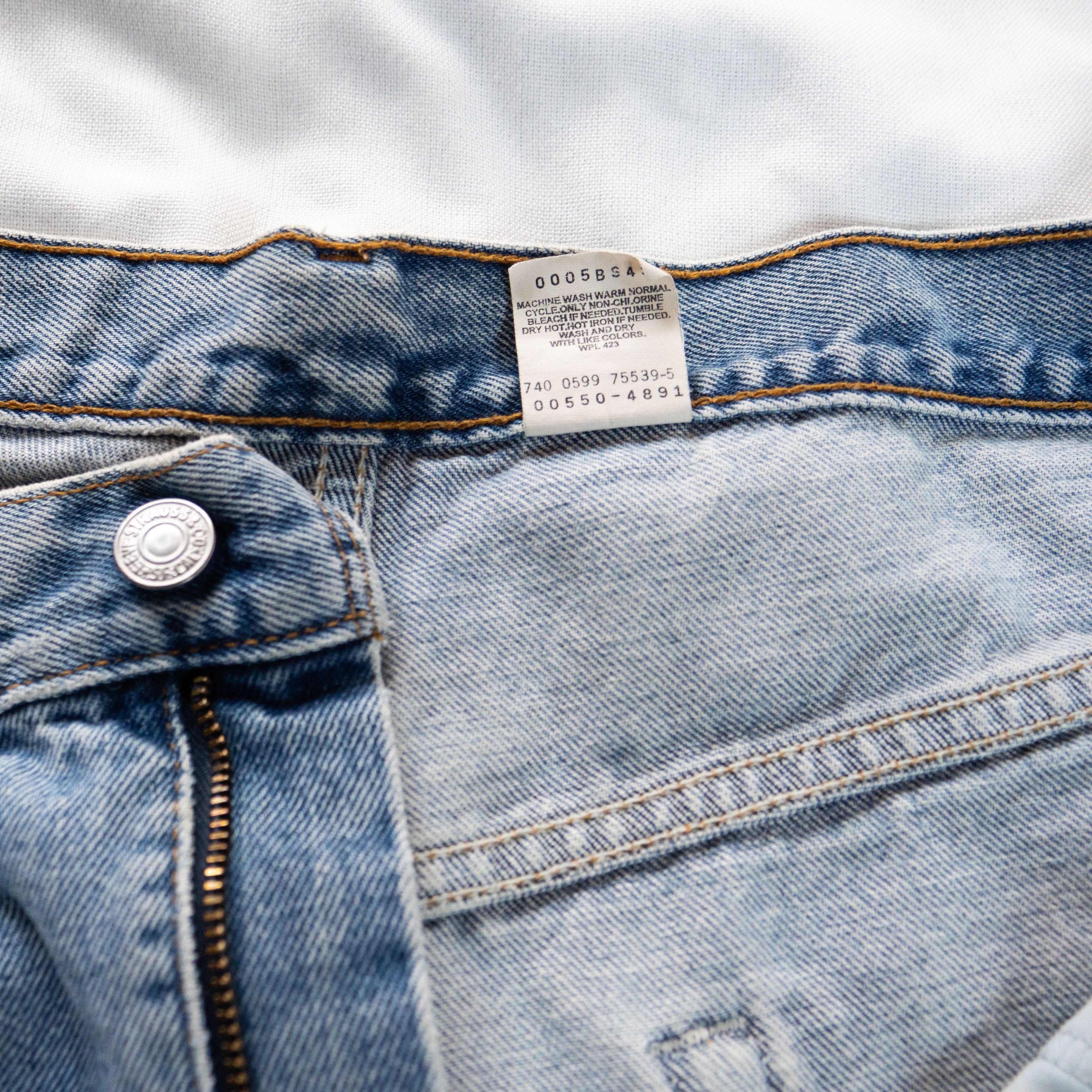 Levi's Vintage 1999 Levi’s 550 – W38 L34 – Relaxed Fit – Light Wash Size US 38 / EU 54 - 3 Thumbnail