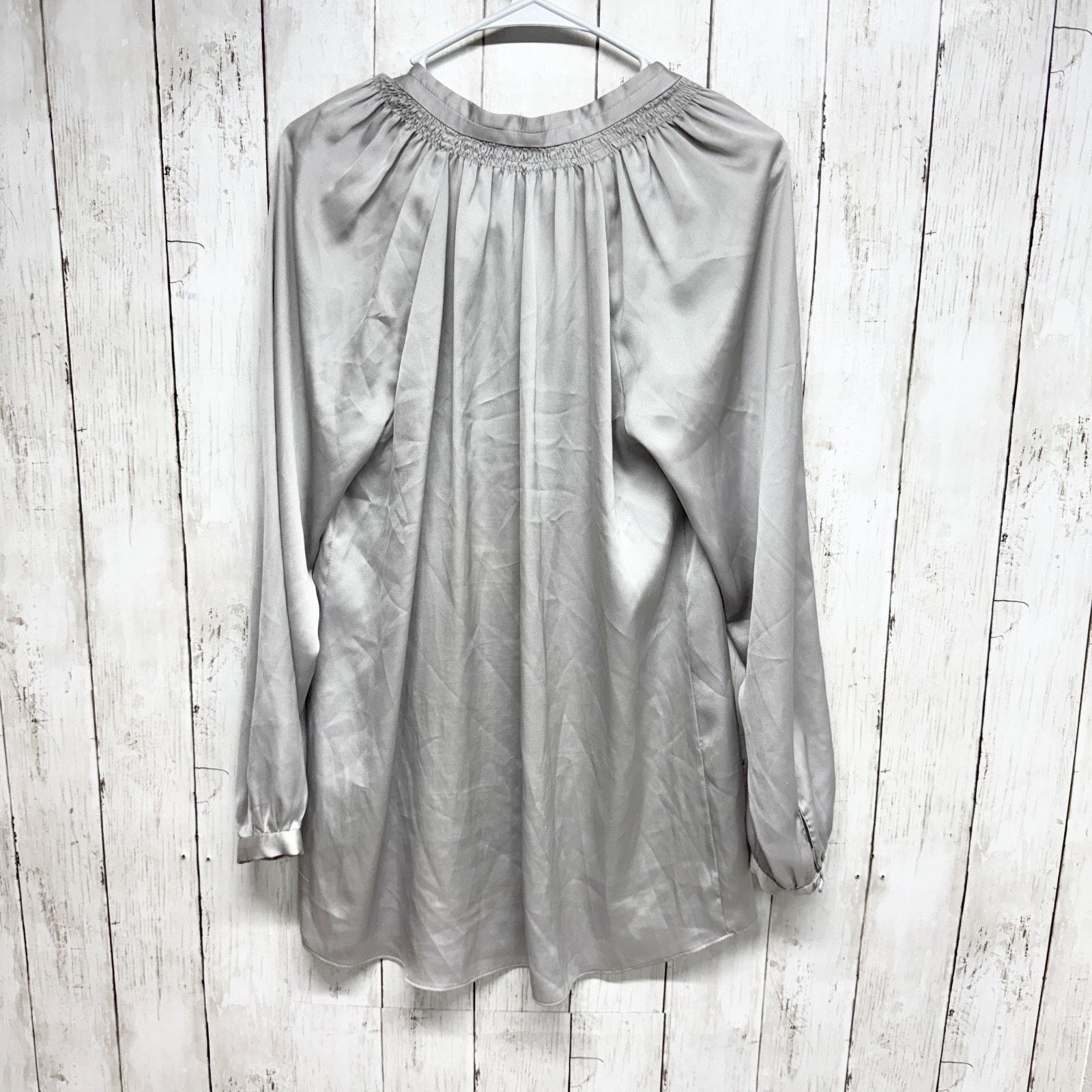 Zara Zara Basic XS Satin Button Front Long Sleeve Blouse Silver Size XS / US 0-2 / IT 36-38 - 5 Thumbnail