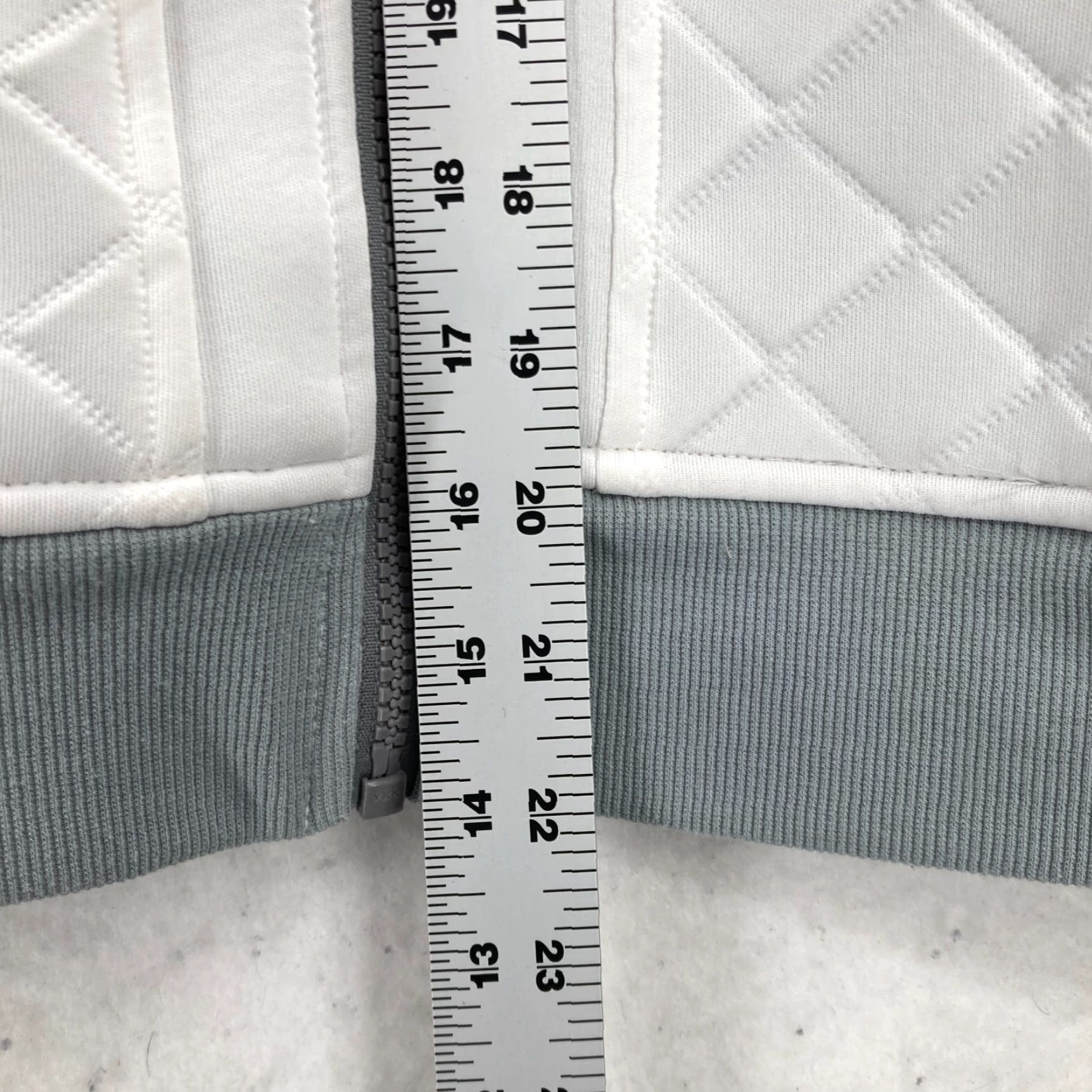Athleta VINTAGE Athleta Quilted Bomber Jacket Women's XXS White Stretch Full Zip Athleisure Gym Size XXS / US 00 / IT 34 - 7 Thumbnail