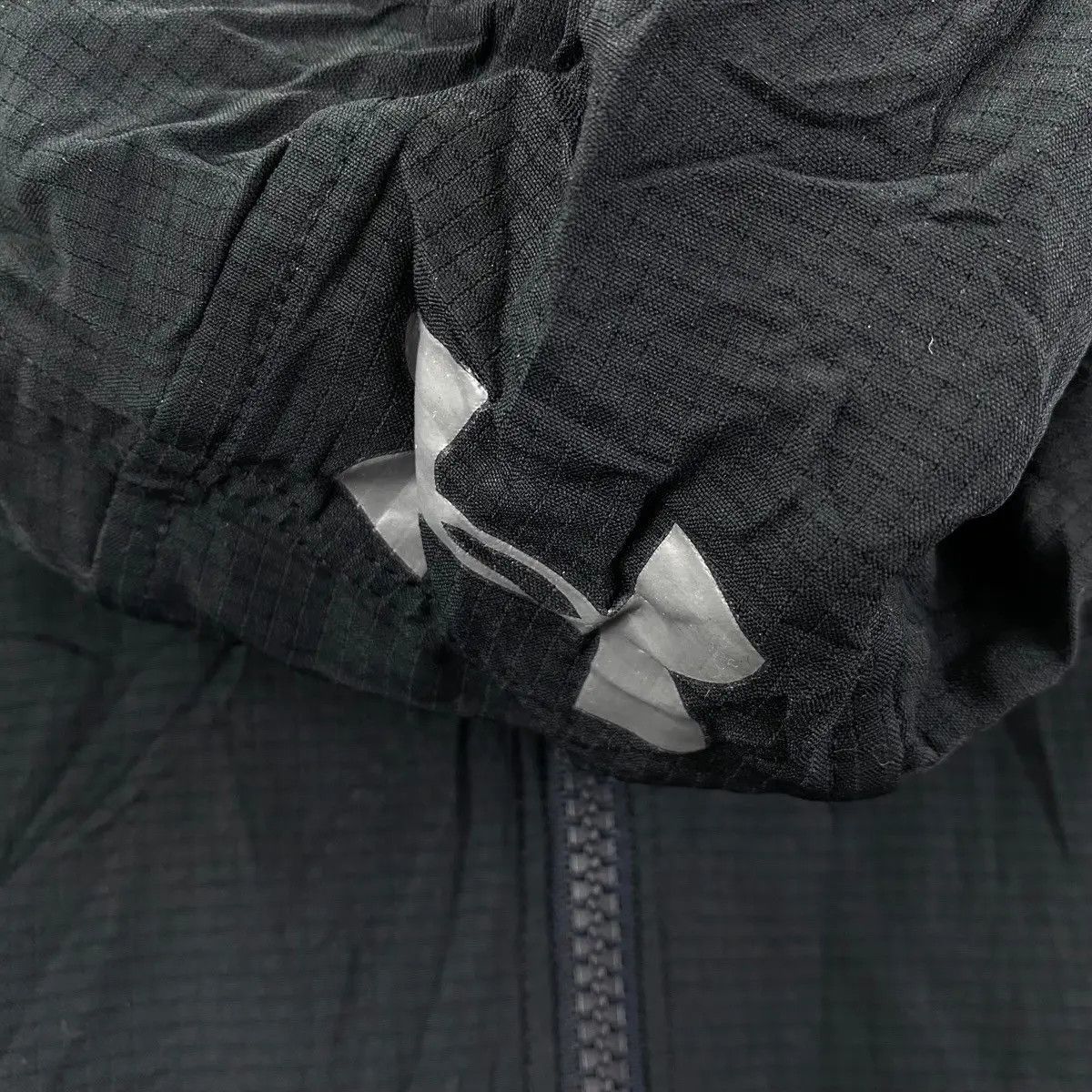 Under Armour Vtg UNDER ARMOUR LOOSE Black Minimalist Jacket Windbreaker Size US L / EU 52-54 / 3 - 5 Thumbnail