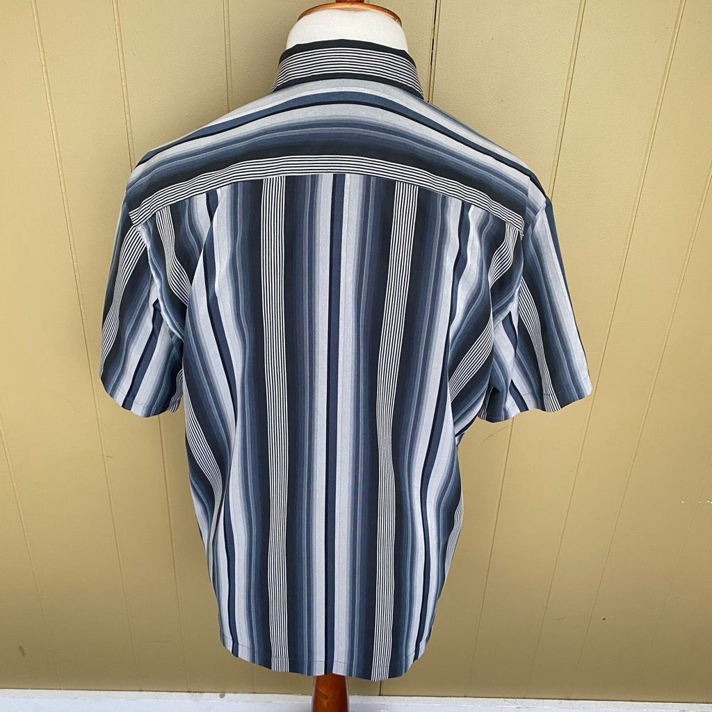 Batik Bay Batik Bay men L button up short sleeve stripe casual dress s Size US L / EU 52-54 / 3 - 8 Thumbnail