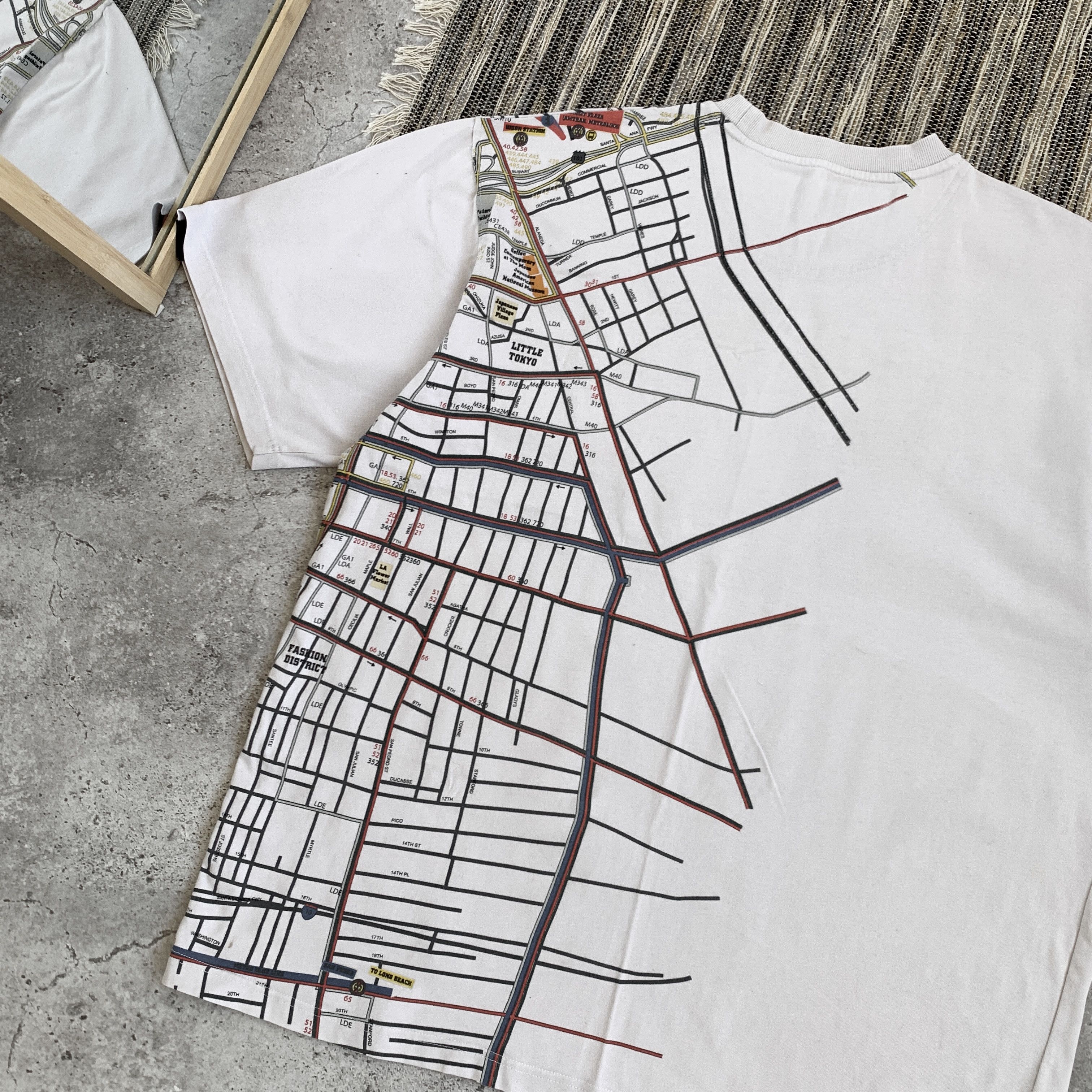 Cross Colours Vintage Cross Colours 90s Graphic Map White Tee Shirt Size US XXL / EU 58 / 5 - 5 Thumbnail
