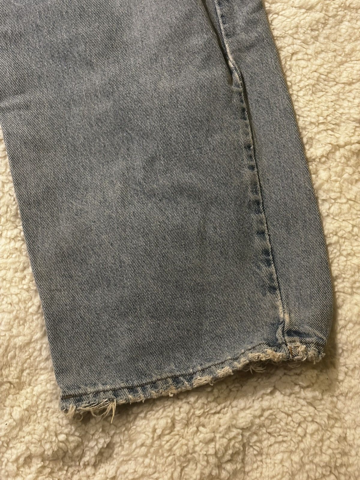 Tommy Hilfiger Men’s light washed distressed jeans0601 Size US 33 - 13 Thumbnail